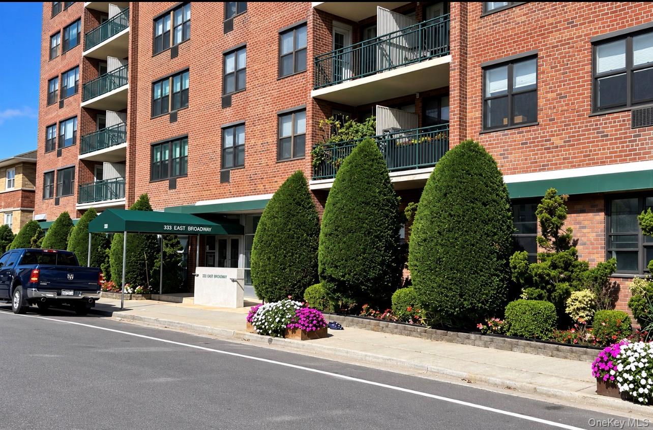333 E Broadway, Unit 2D