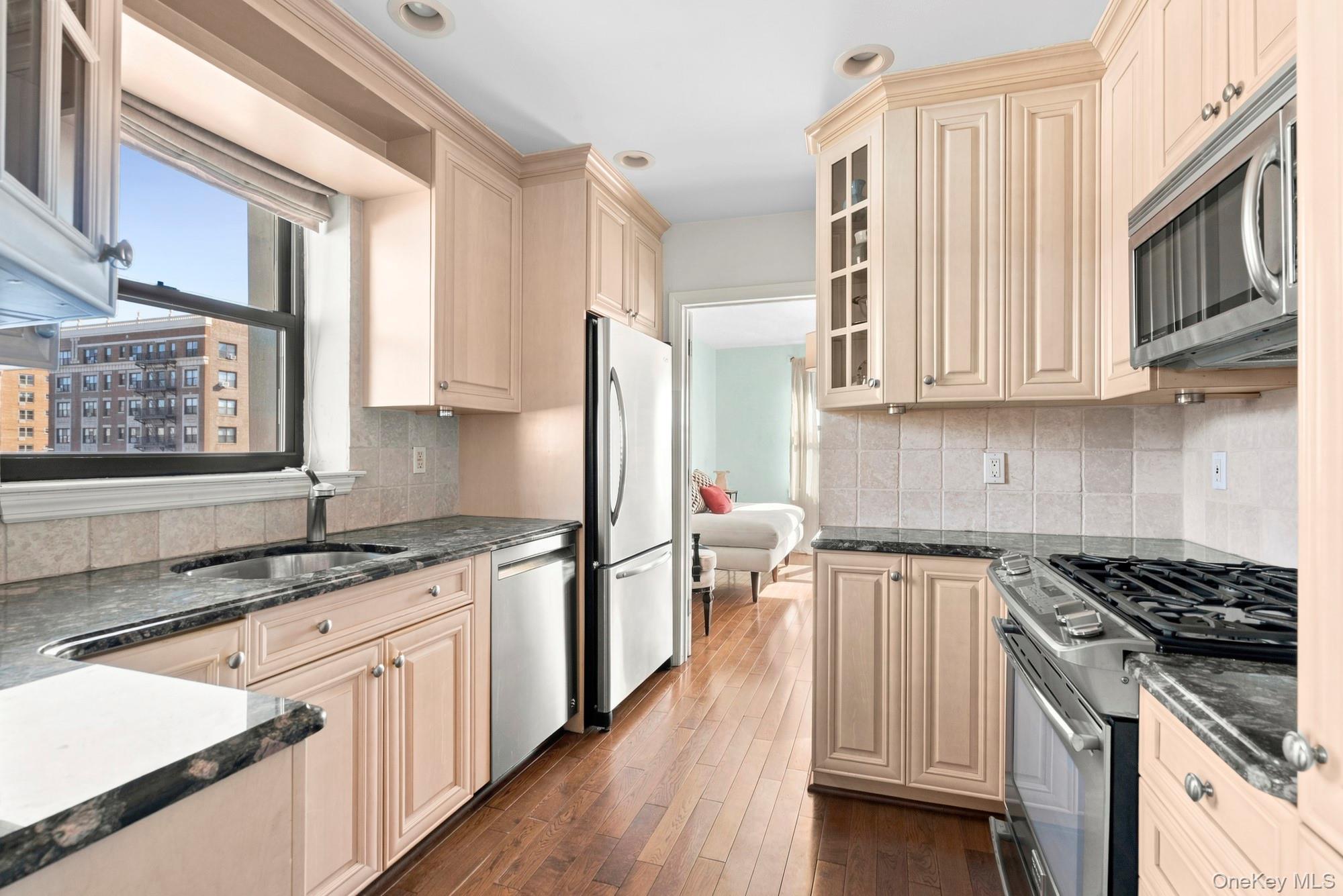 333 E Broadway, Unit 2D photo 8
