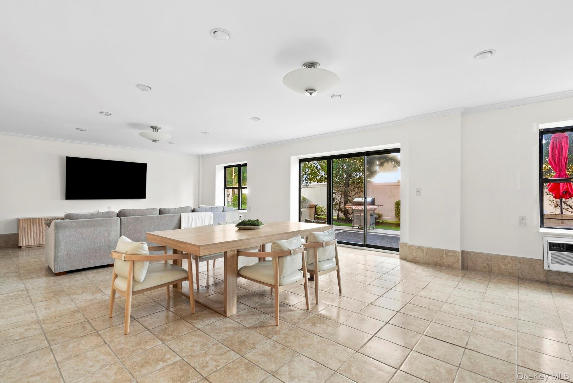 333 E Broadway, Unit 2D photo 18