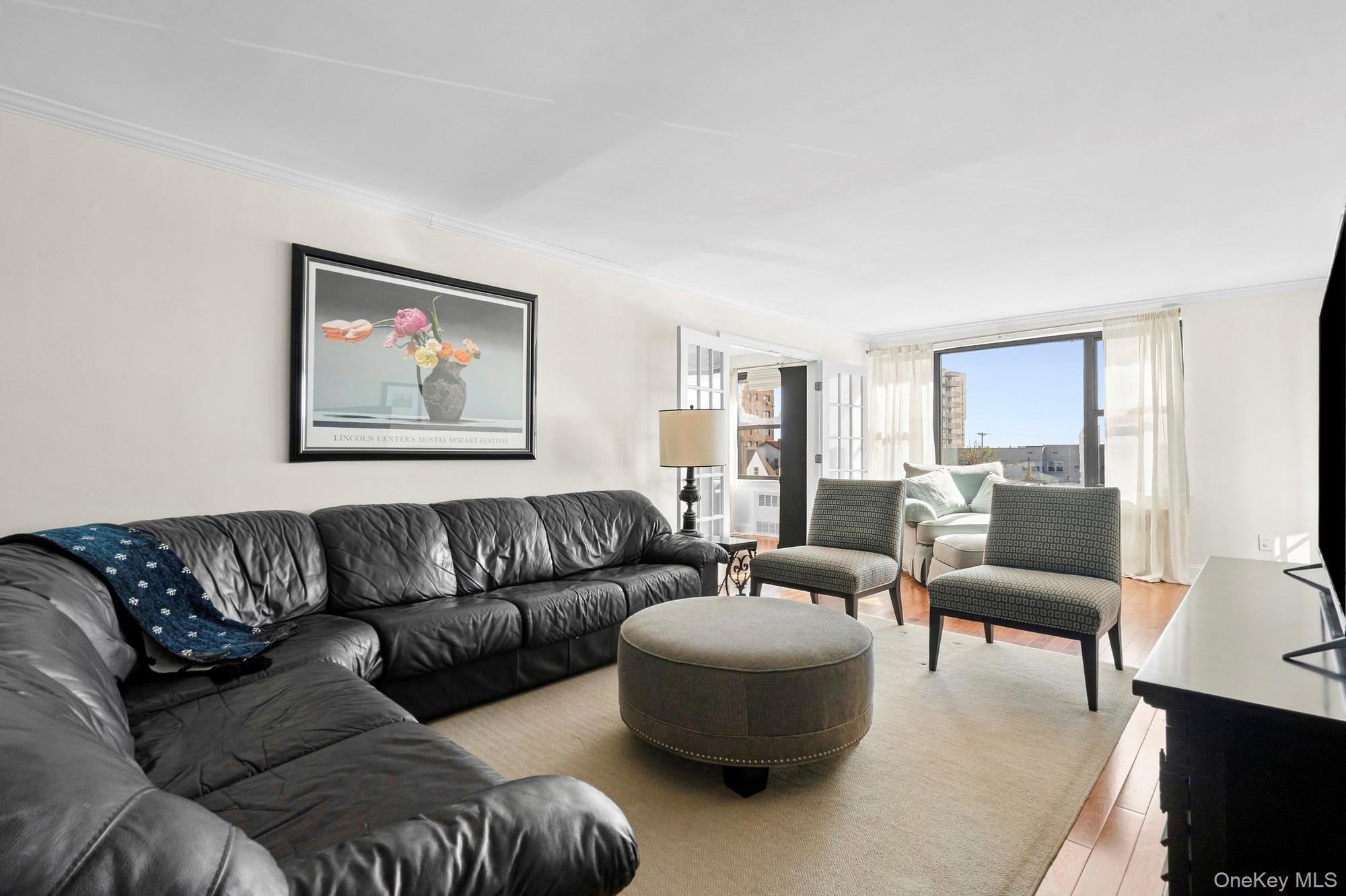 333 E Broadway, Unit 2D photo 2