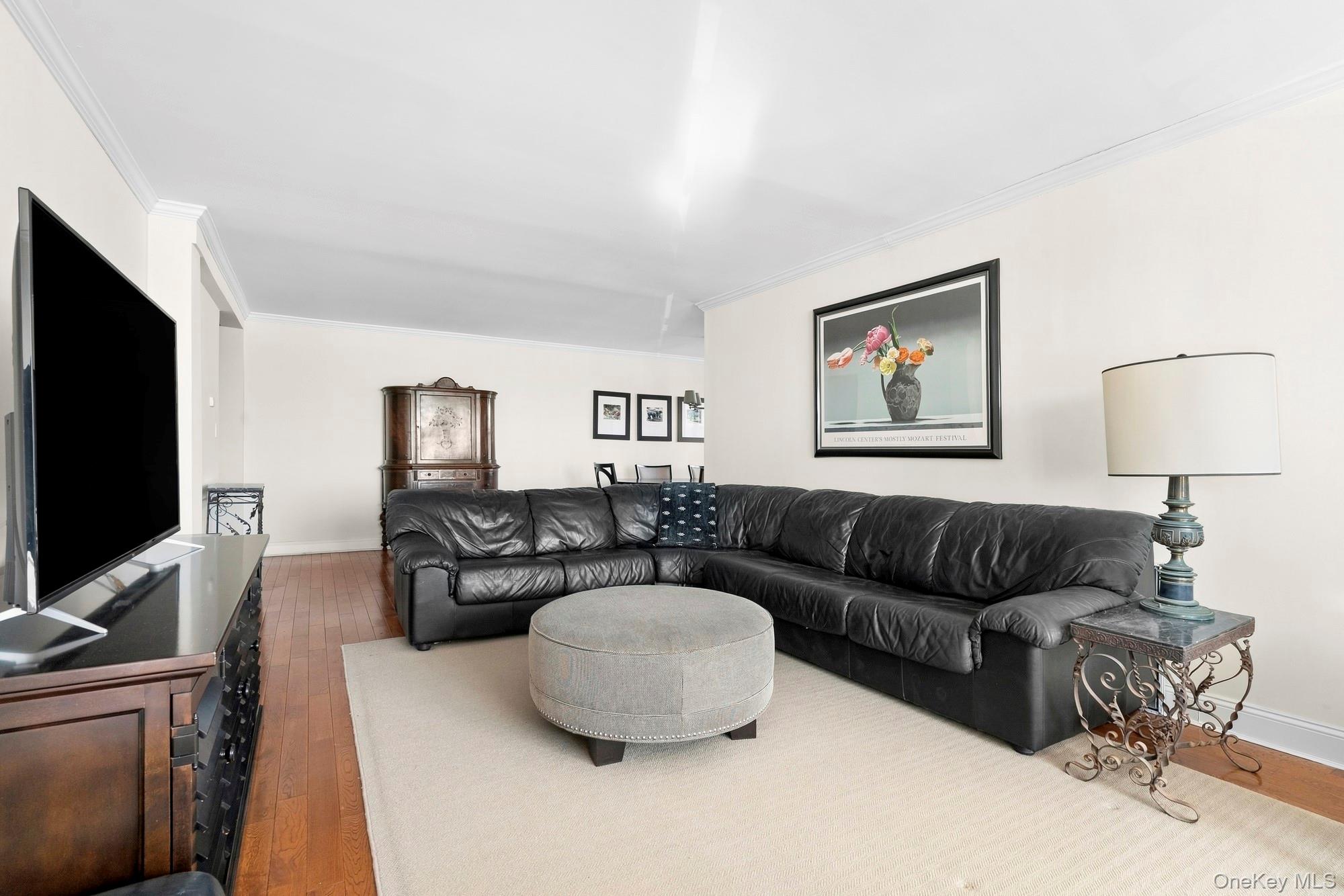 333 E Broadway, Unit 2D photo 4