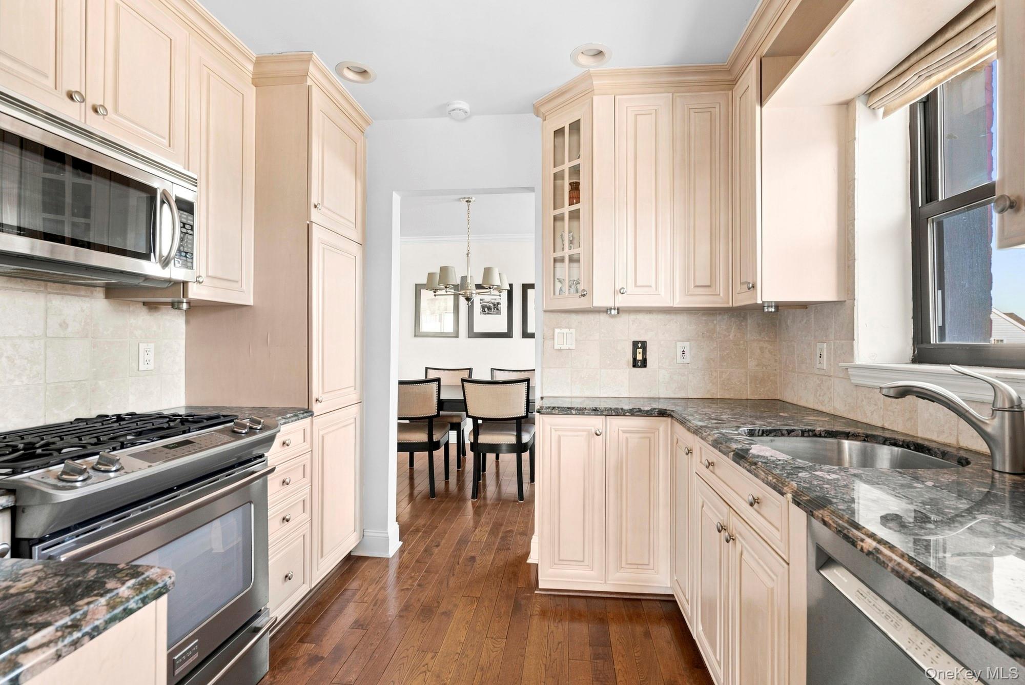 333 E Broadway, Unit 2D photo 9