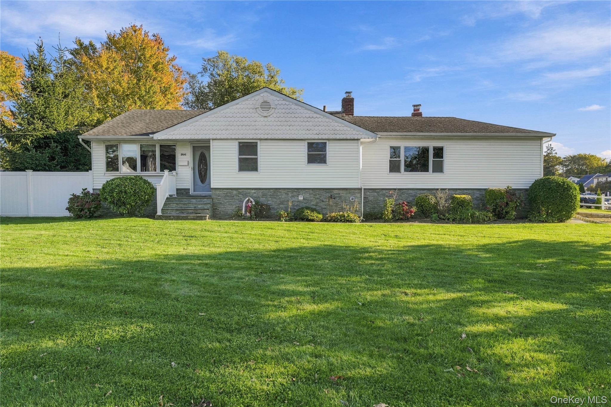 564 Middle Street – For Sale