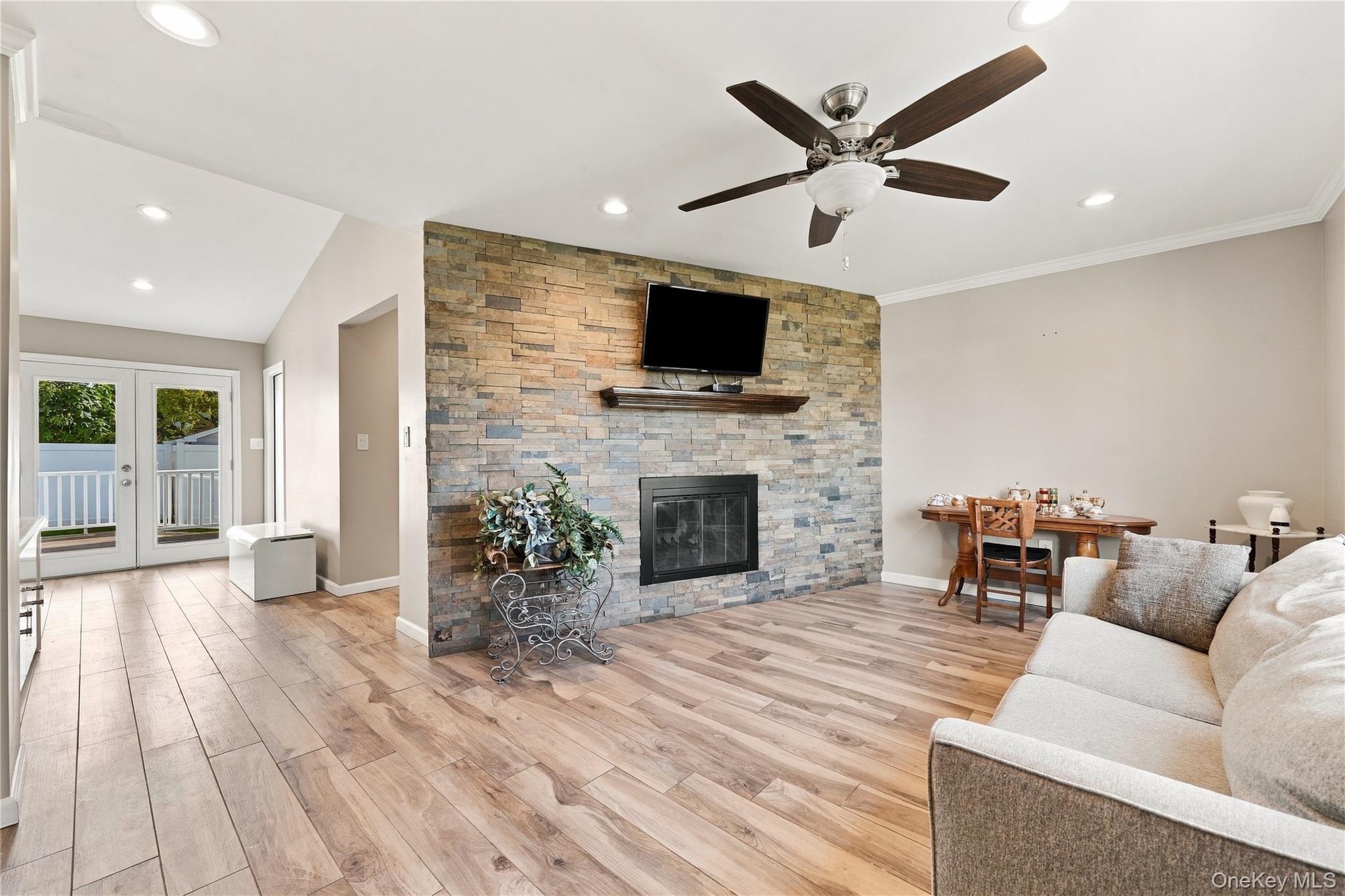 564 Middle Street – For Sale photo 17