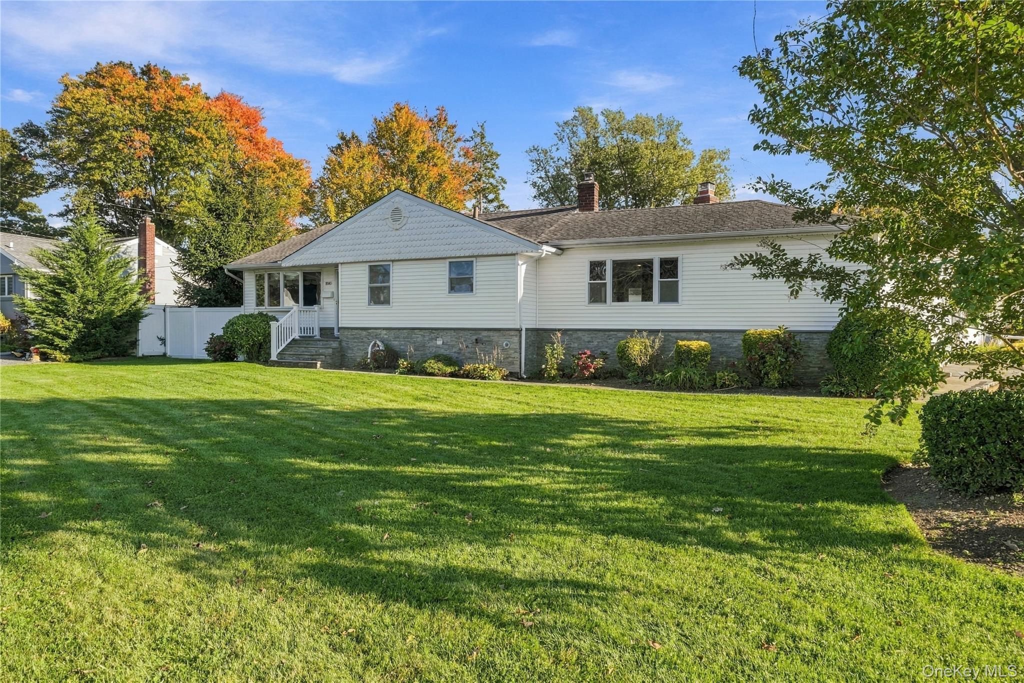 564 Middle Street – For Sale photo 2