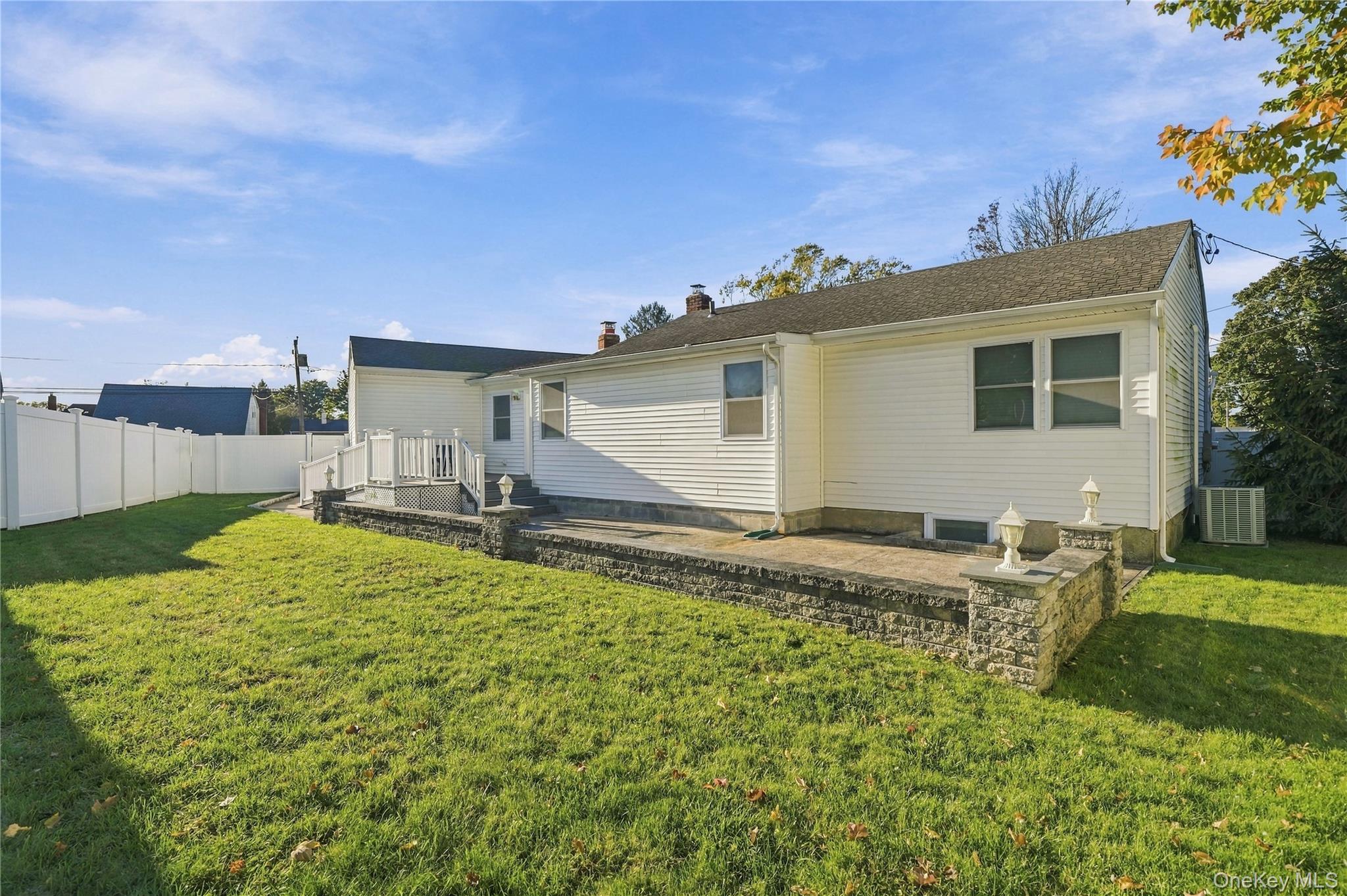 564 Middle Street – For Sale photo 32