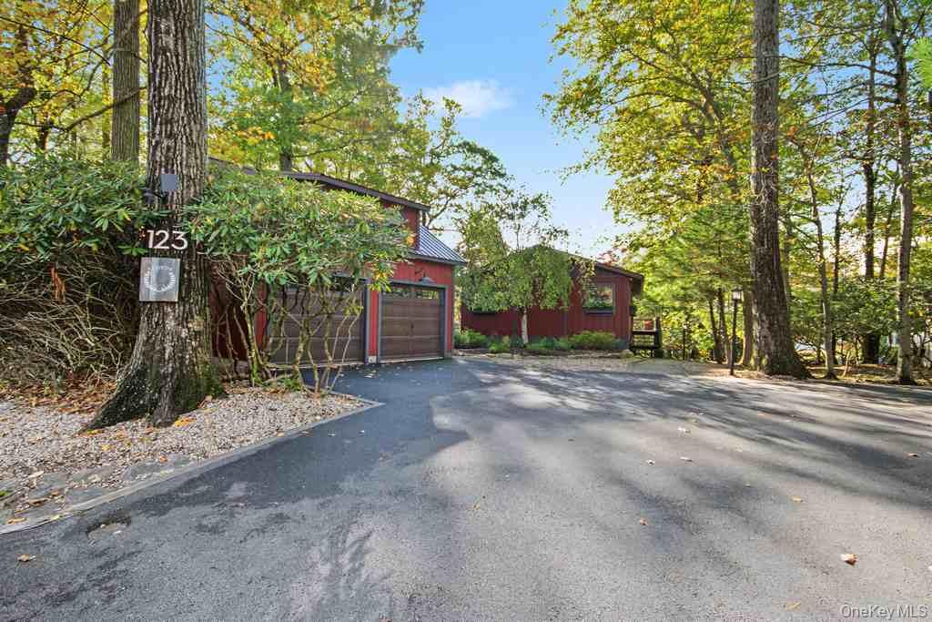 123 Lake Shore Drive W – For Sale photo 3