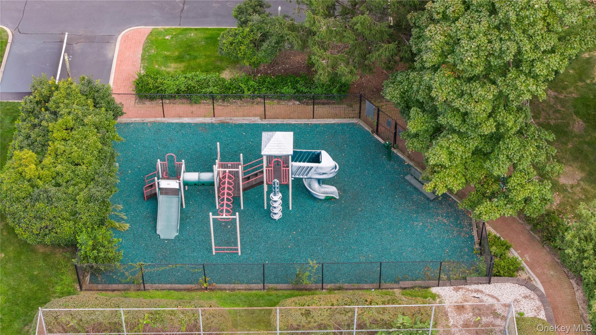 5 Spruce Lane – For Sale photo 34
