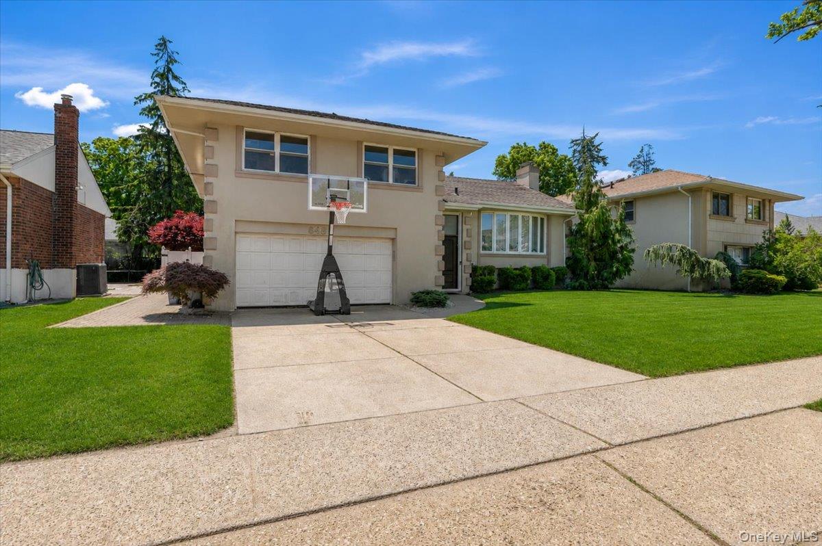 648 Diane Place – For Sale photo 2