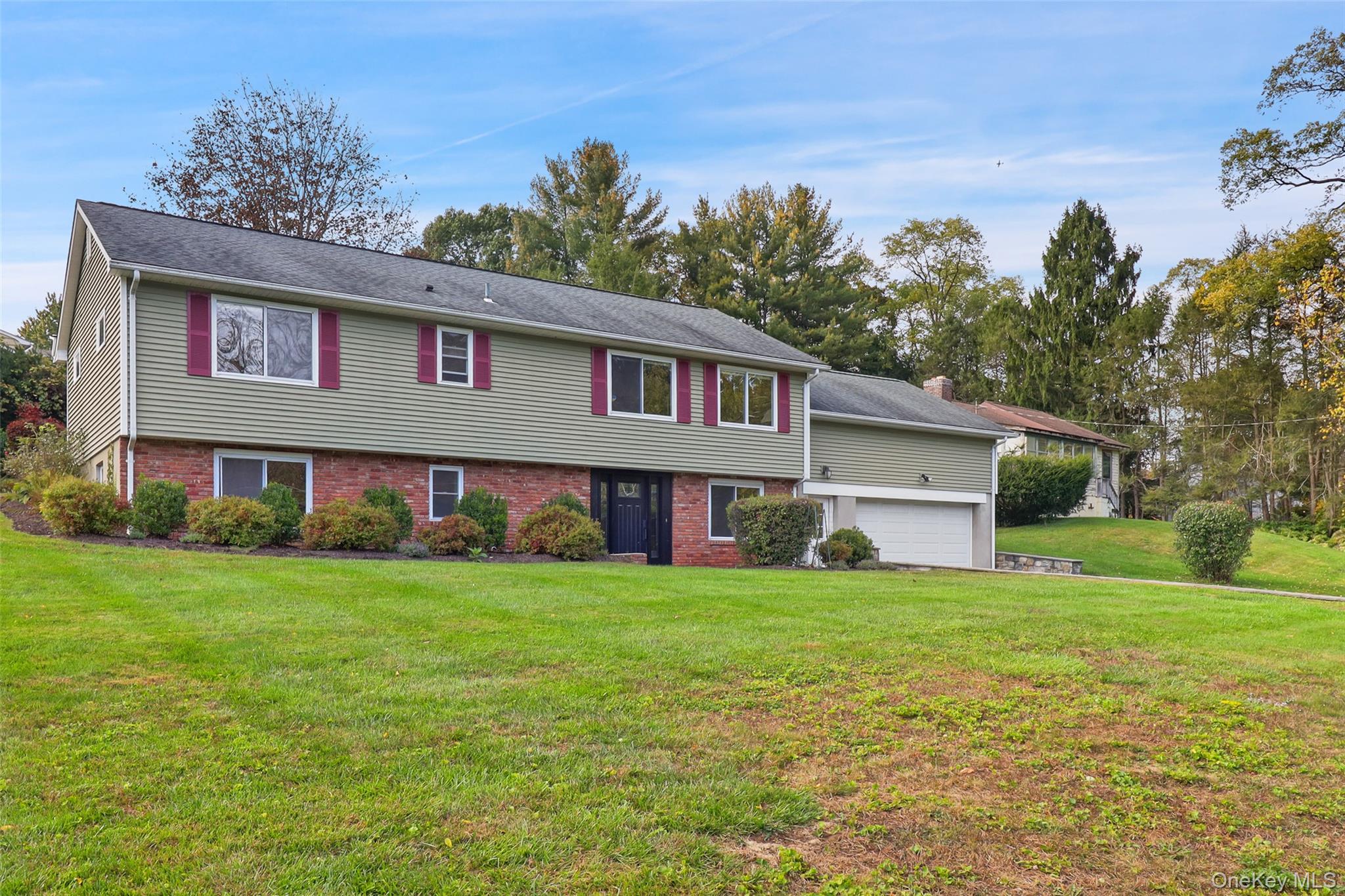 25 Hill Street – For Sale photo 2