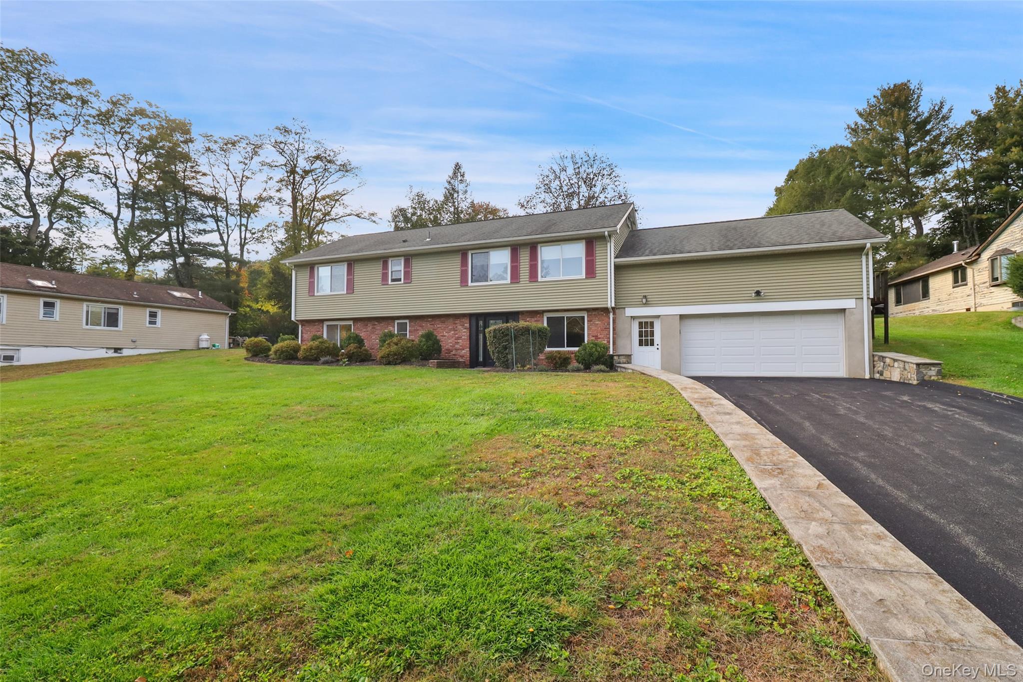 25 Hill Street – For Sale photo 3