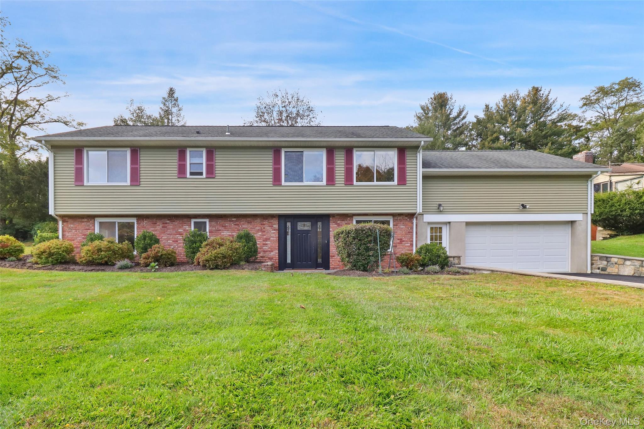 25 Hill Street – For Sale