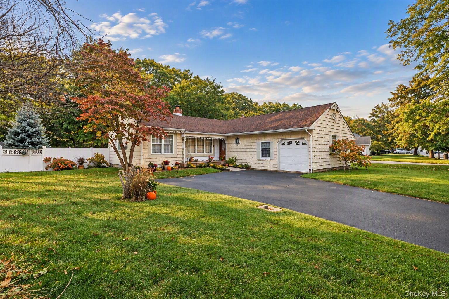 11 Carston Street W – For Sale
