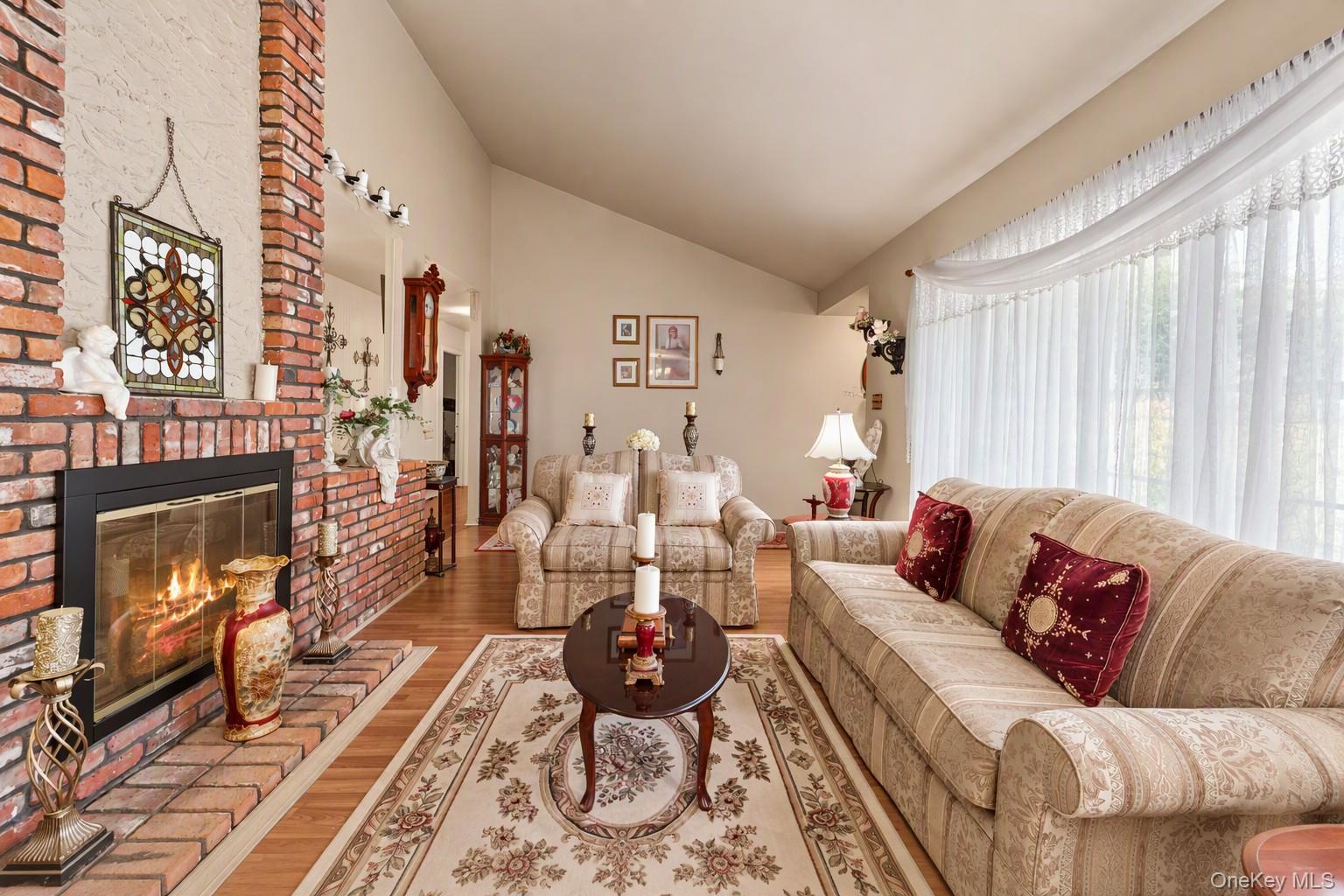 11 Carston Street W – For Sale photo 4