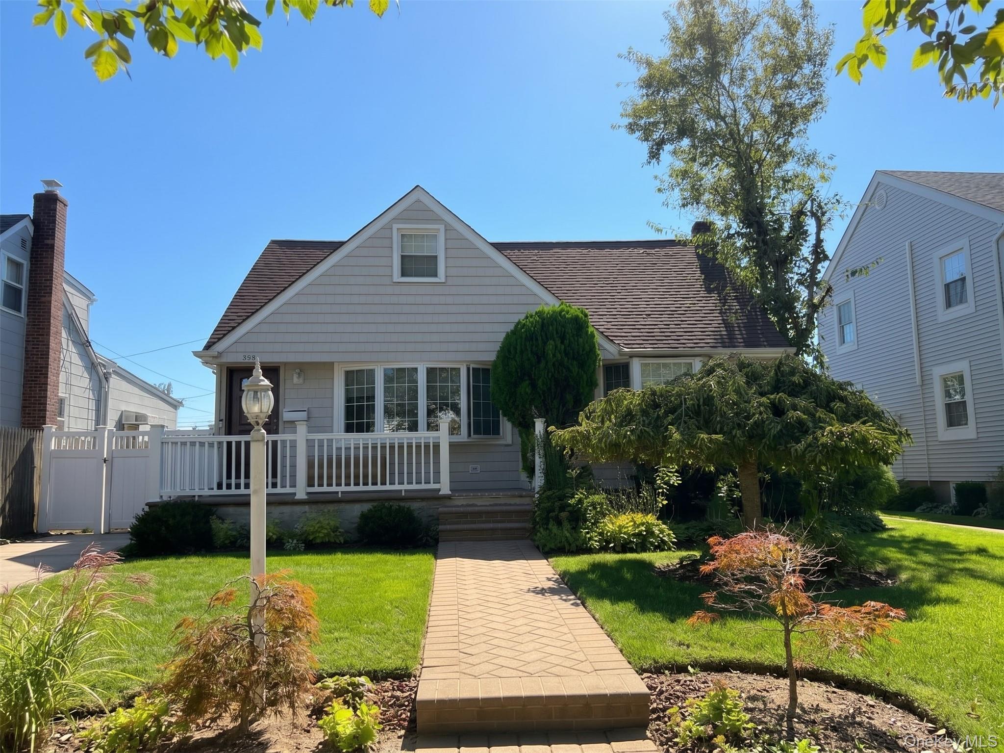 558 W Market Street – For Sale