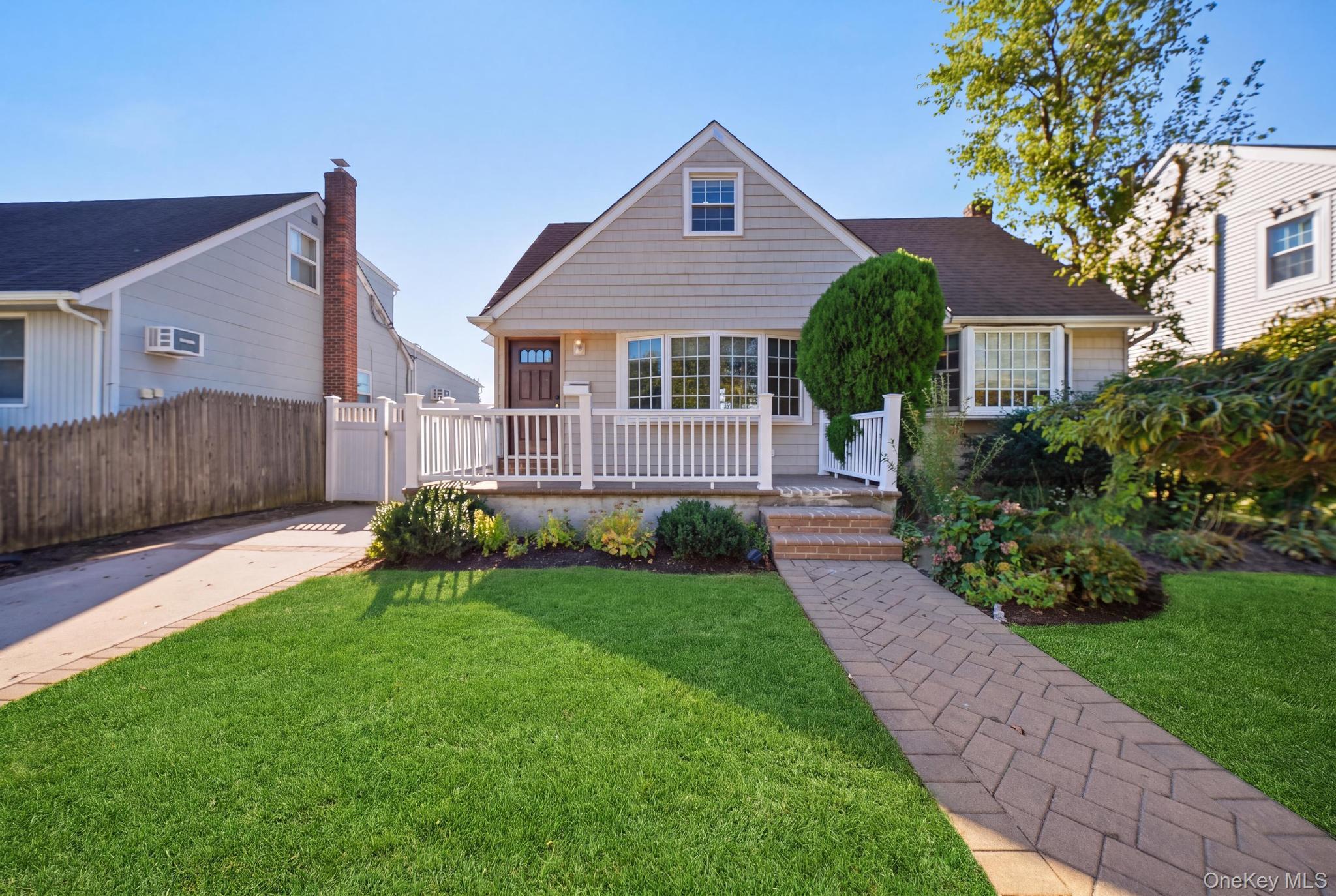 558 W Market Street – For Sale