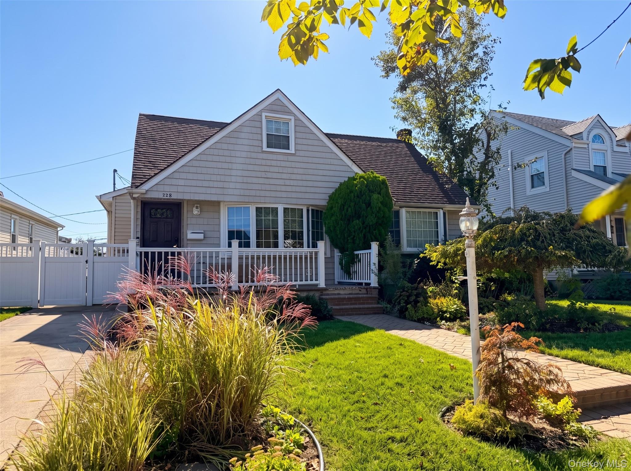 558 W Market Street – For Sale photo 2