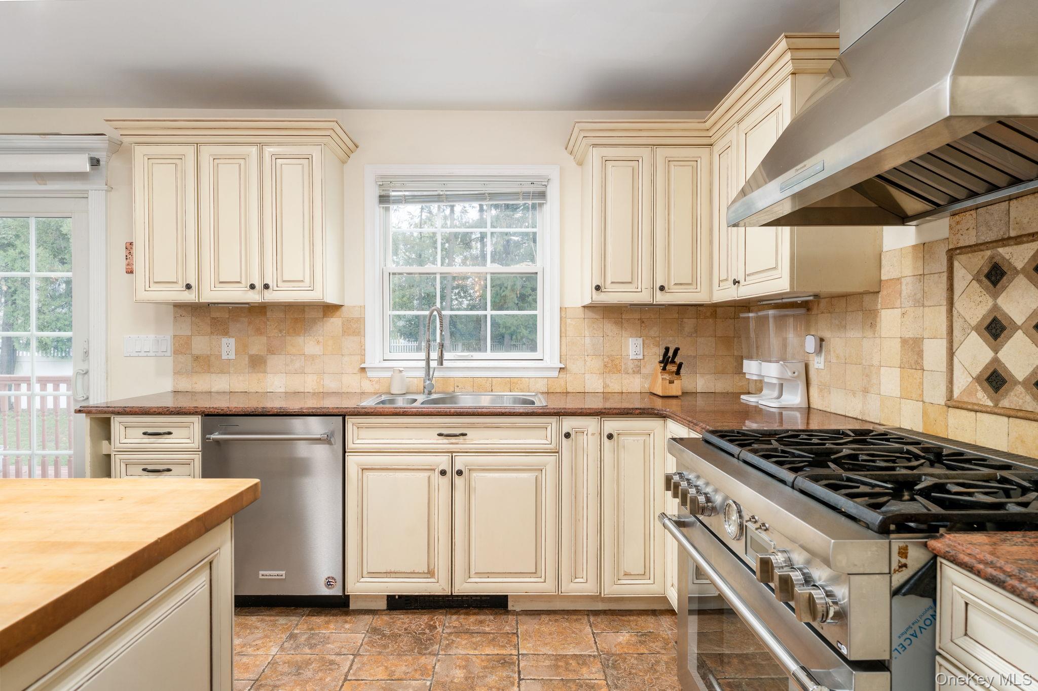 5 Phipps Lane – For Sale photo 11
