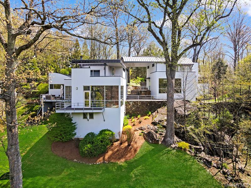 54 Cross Pond Road – For Sale
