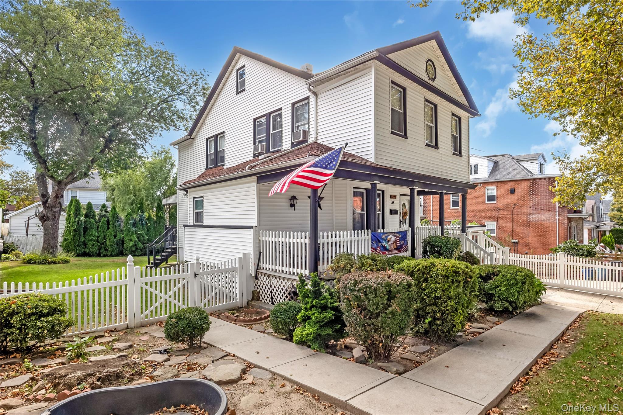154-58 11th Avenue – For Sale