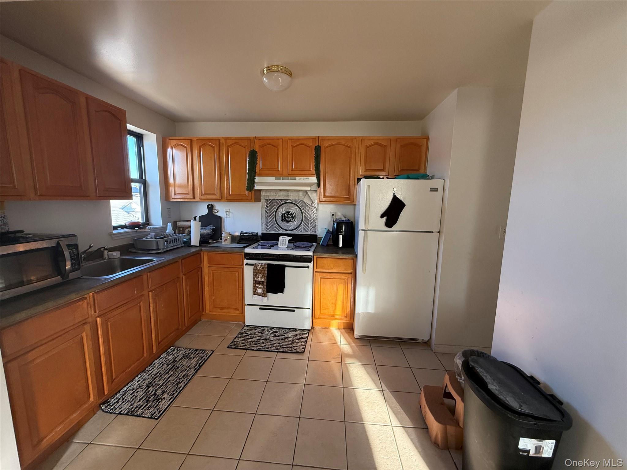 145-105 178th Place – For Sale photo 6