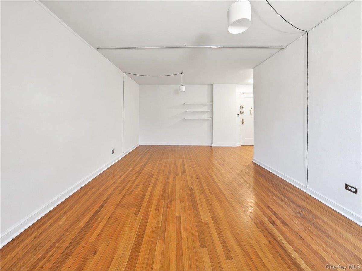 2630 Kingsbridge Terrace, Unit 5O photo 3