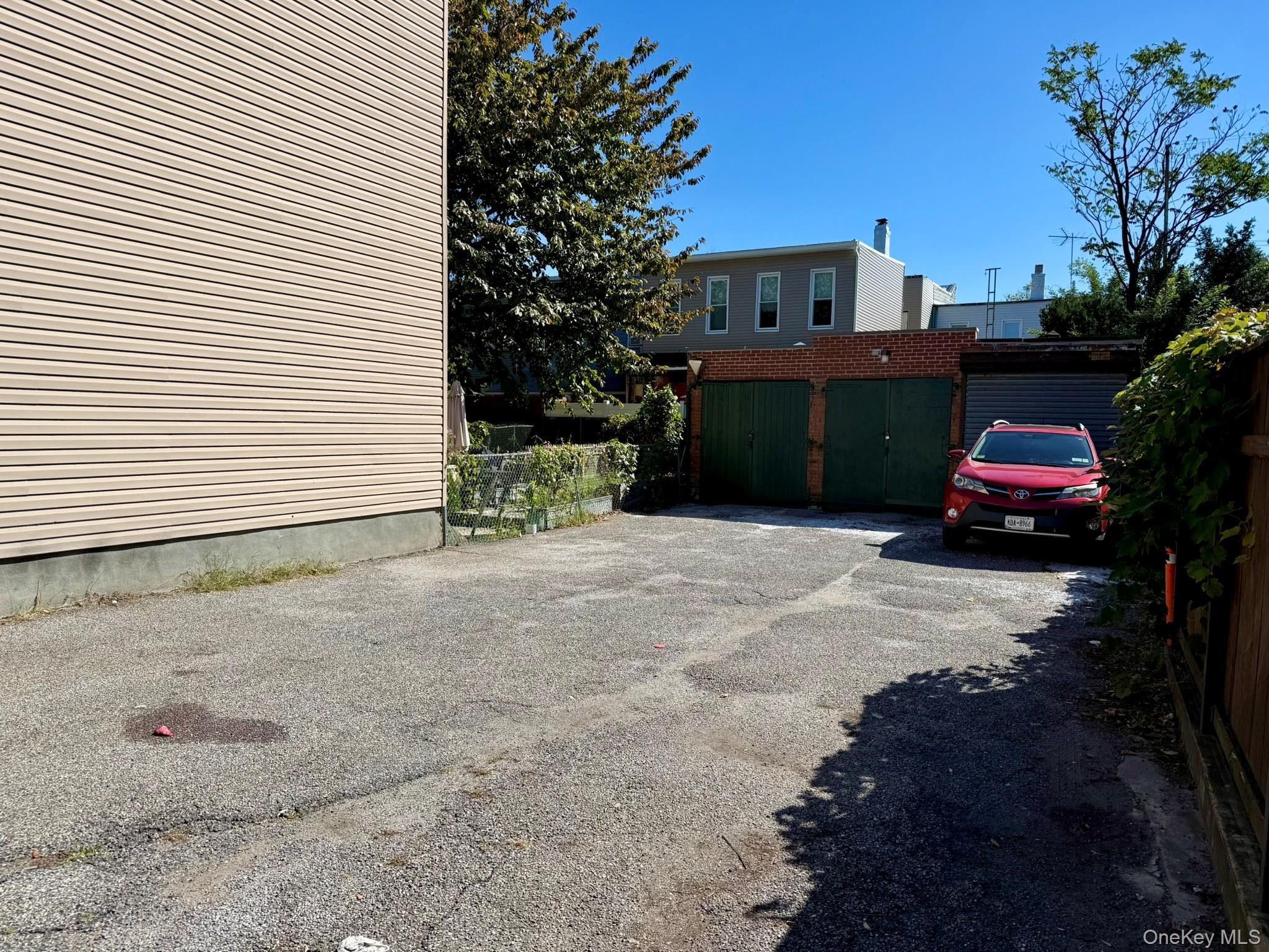 1864 Gates Avenue – For Rent photo 3