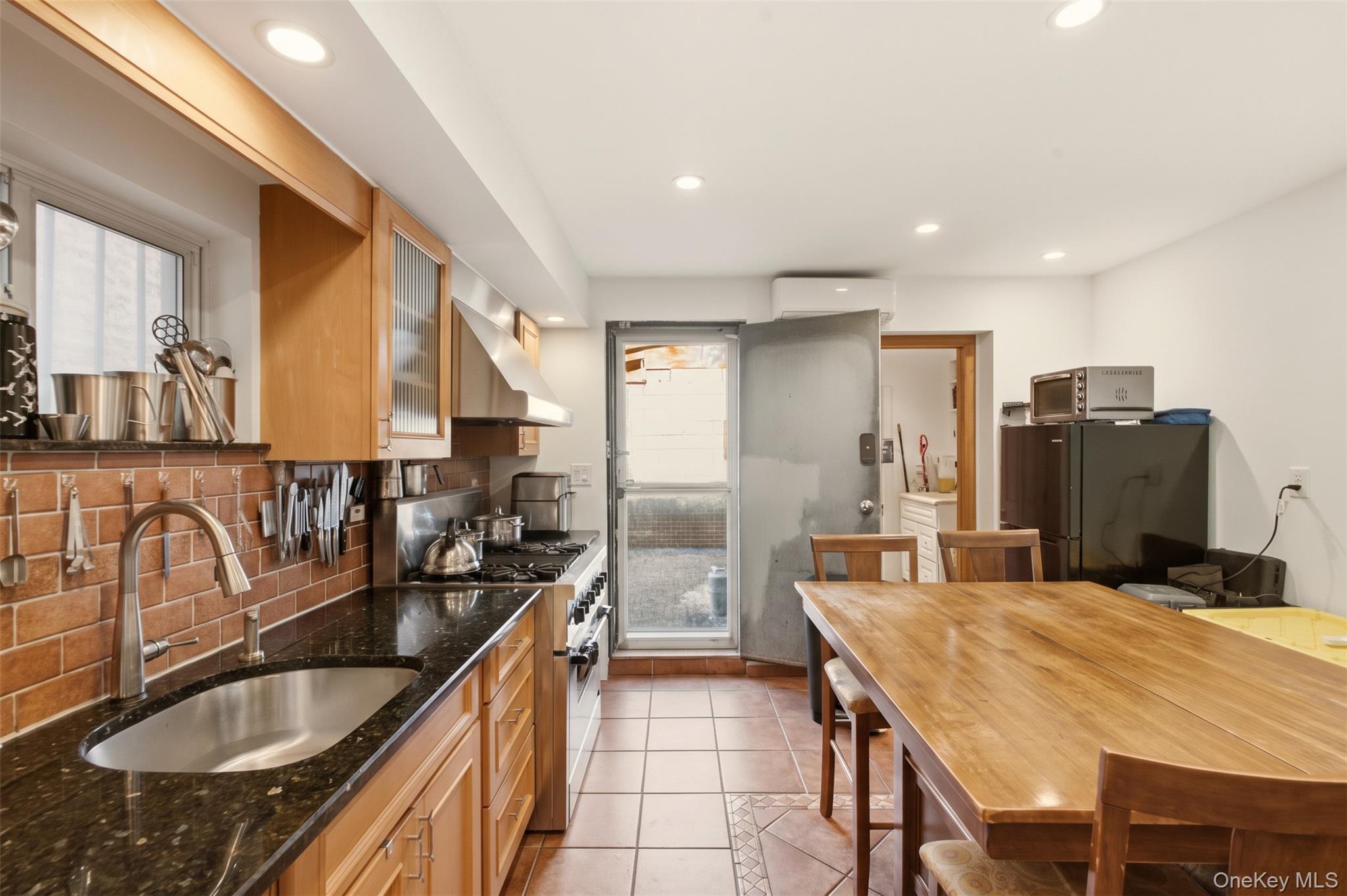2239 Tiebout Avenue – For Sale photo 6