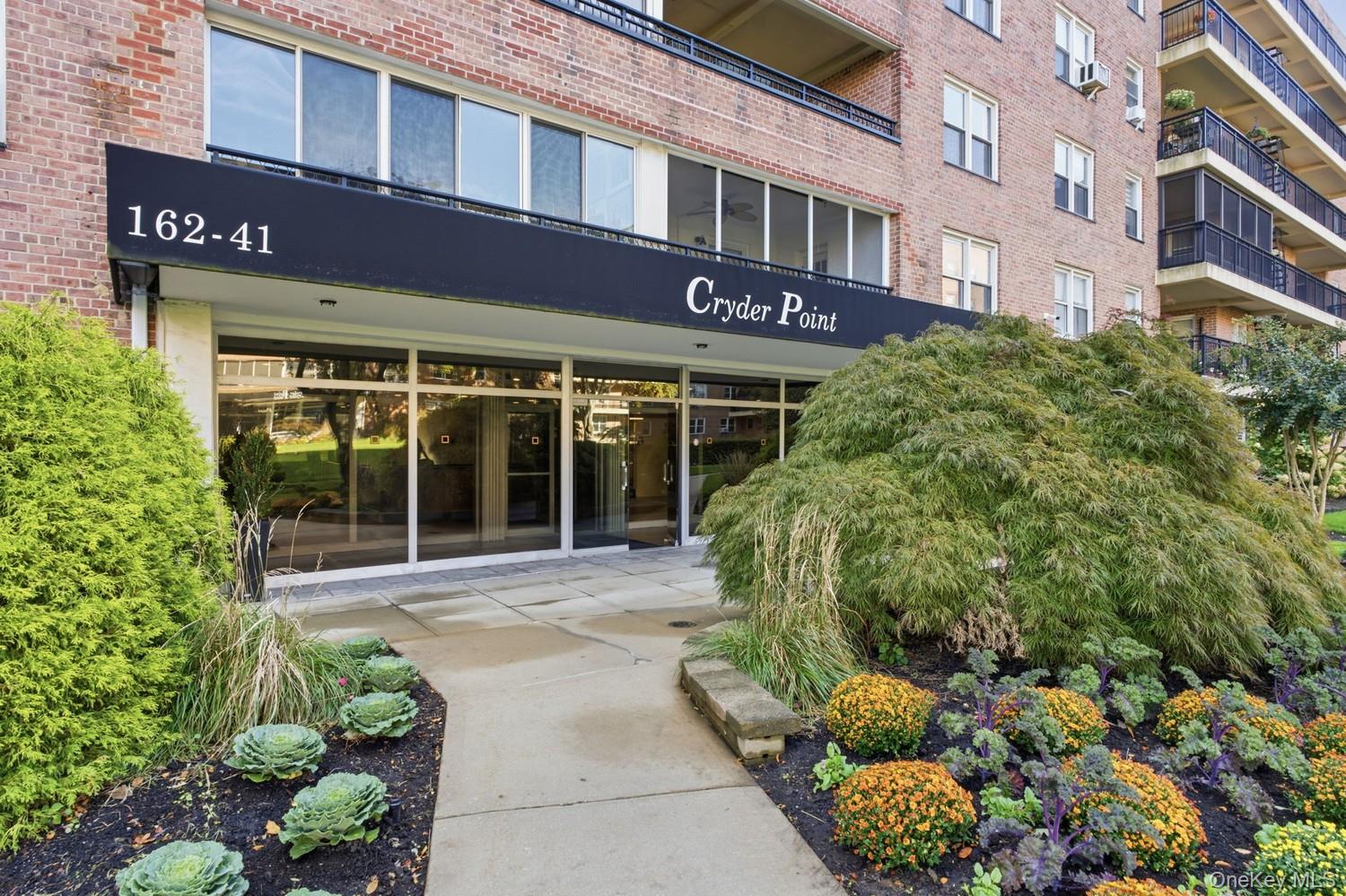 162-41 Powells Cove Boulevard, Unit 4S photo 18
