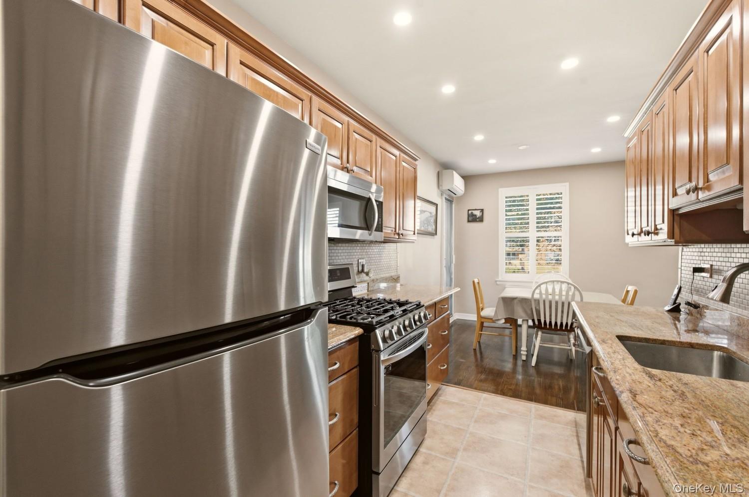 162-41 Powells Cove Boulevard, Unit 4S photo 5