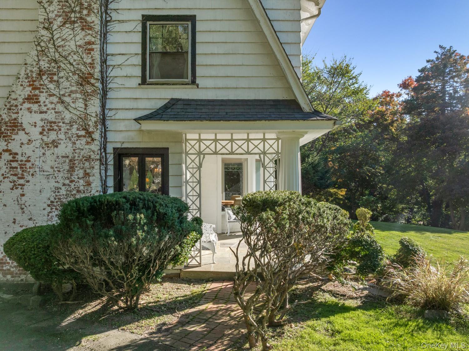 6 Arbutus Path – For Sale photo 2