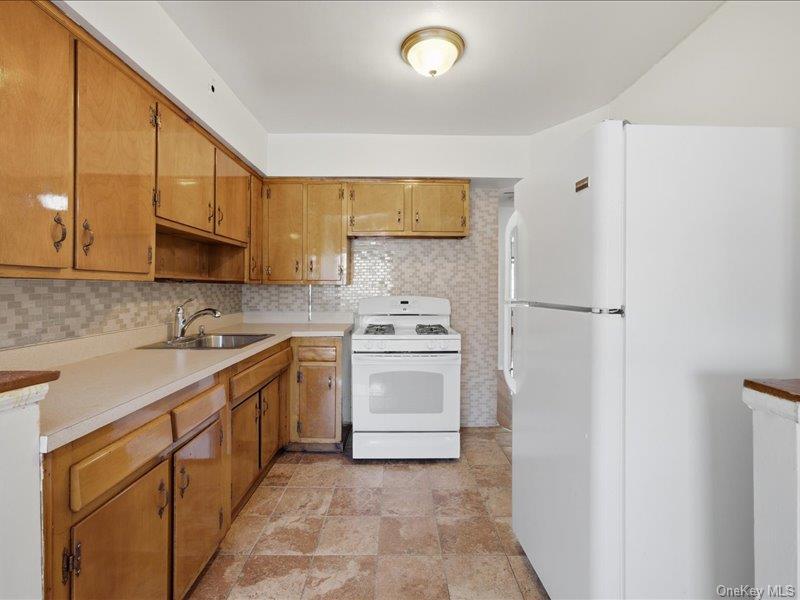 1058 E 211th Street – For Sale photo 8