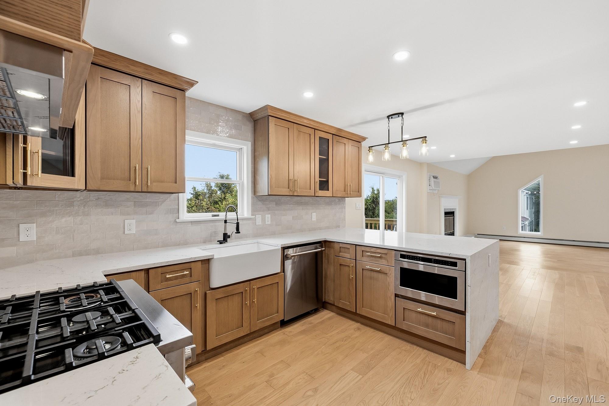 6 Rainbow Crest – For Sale photo 8