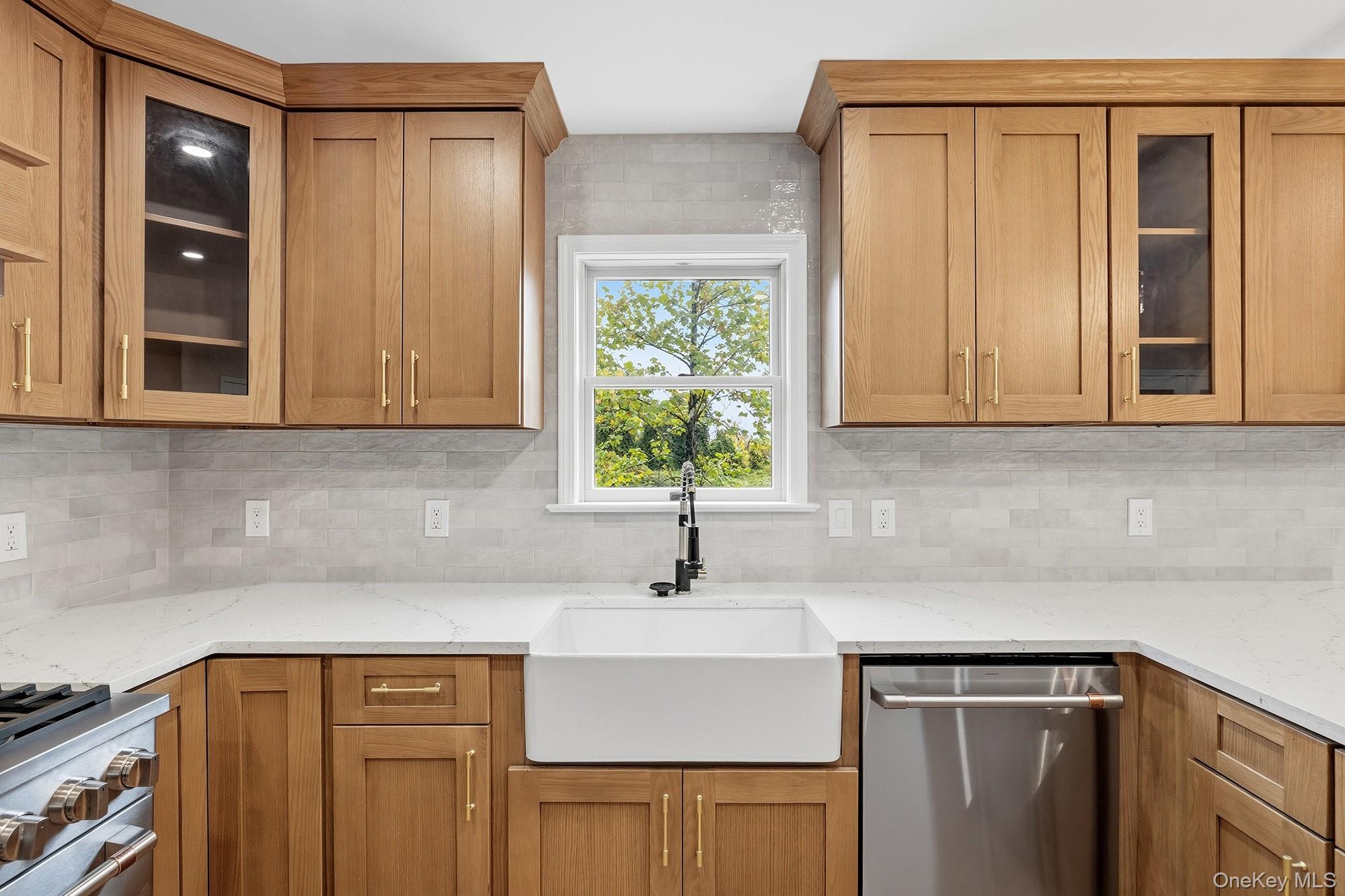6 Rainbow Crest – For Sale photo 9