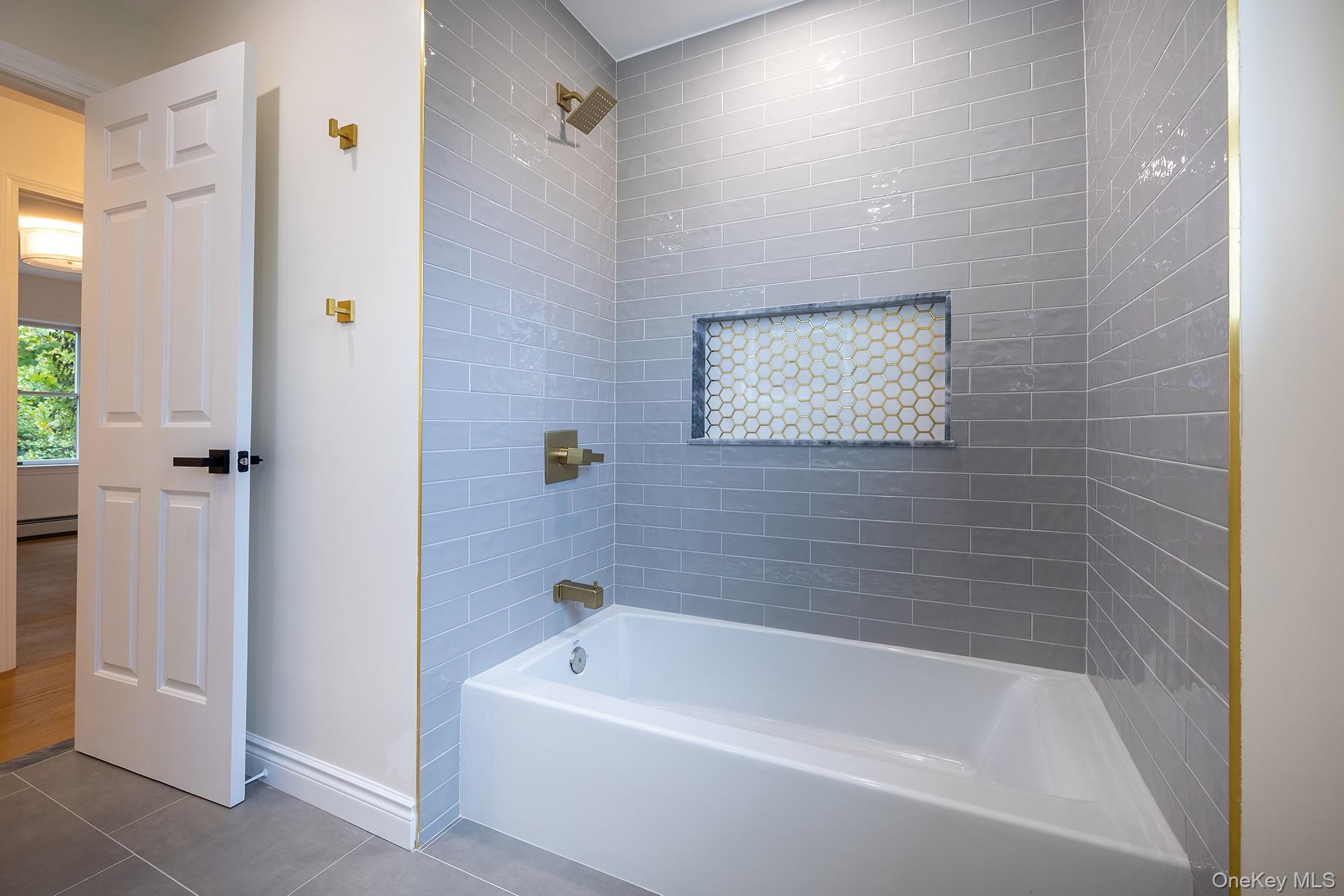 6 Rainbow Crest – For Sale photo 34