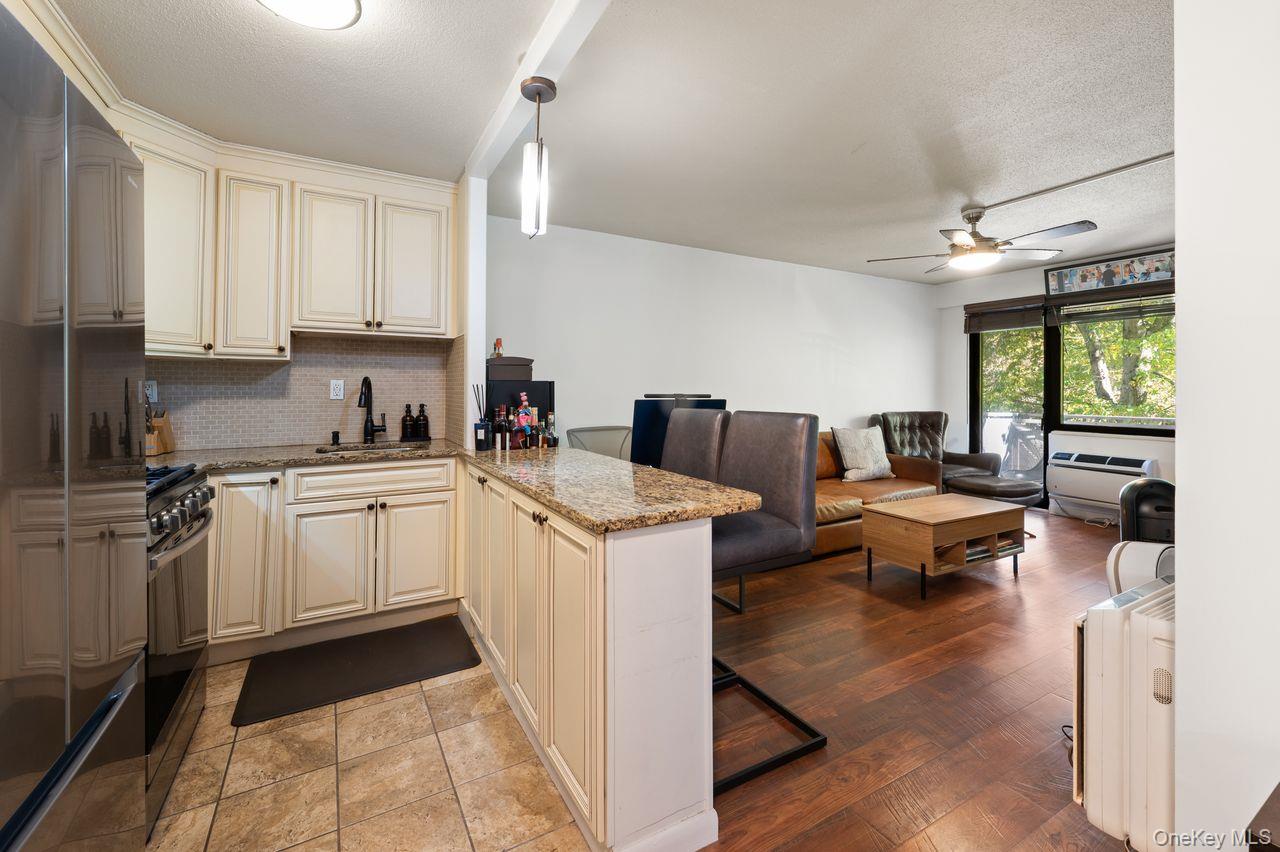 155 Ferris Avenue, Unit 4 E photo 8