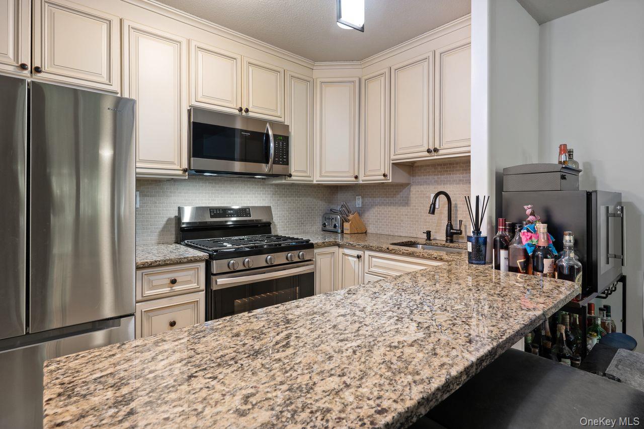 155 Ferris Avenue, Unit 4 E photo 5