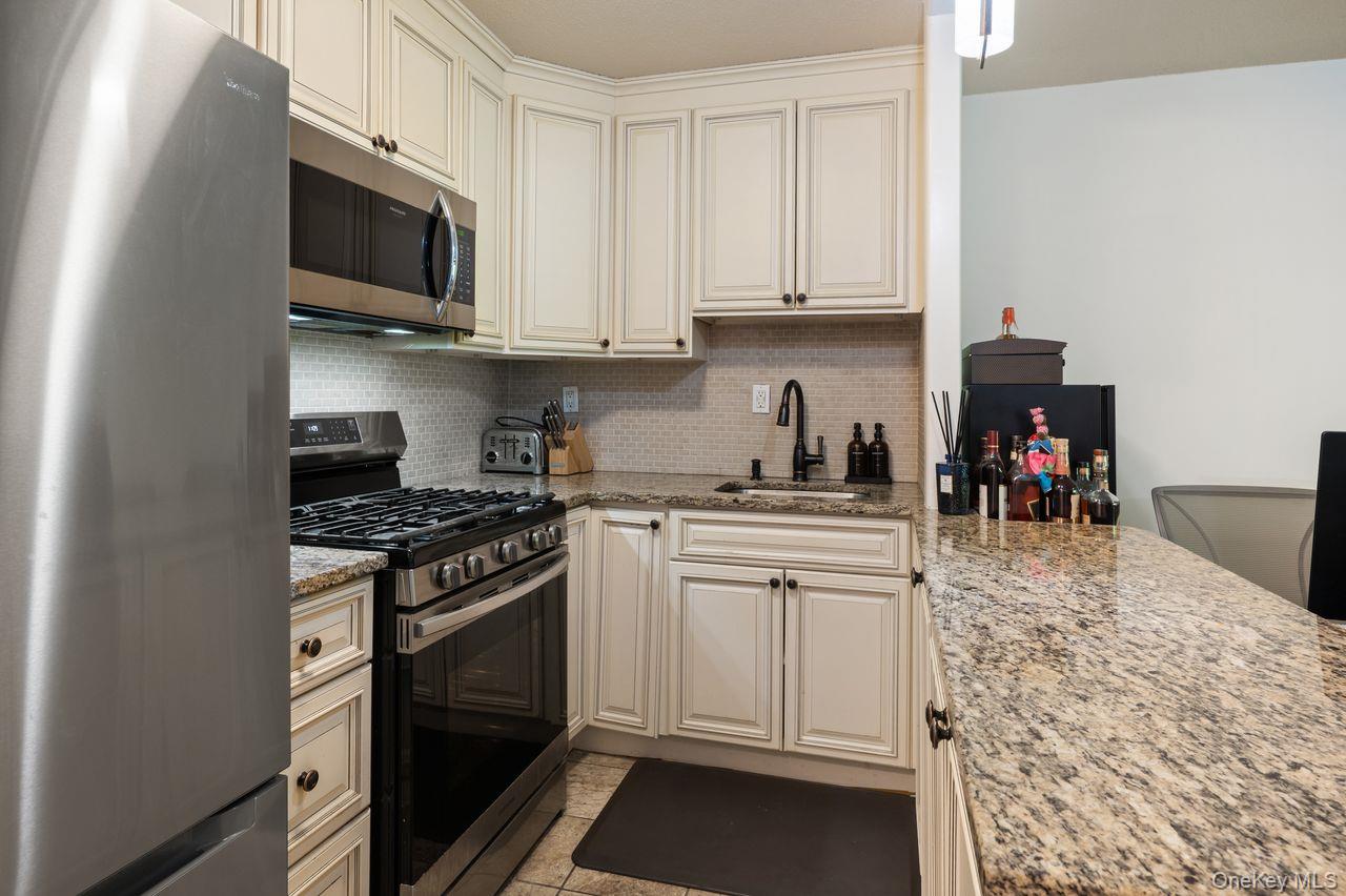 155 Ferris Avenue, Unit 4 E photo 6