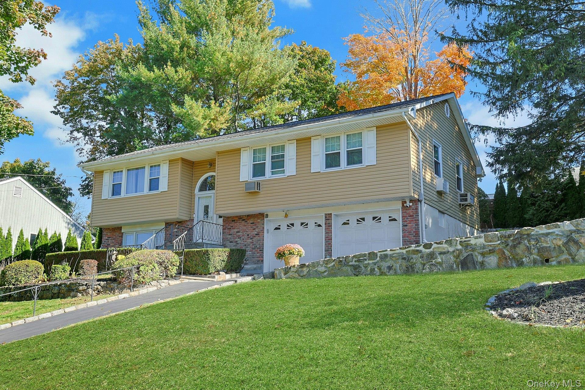 43 Bainbridge Avenue – For Sale photo 2