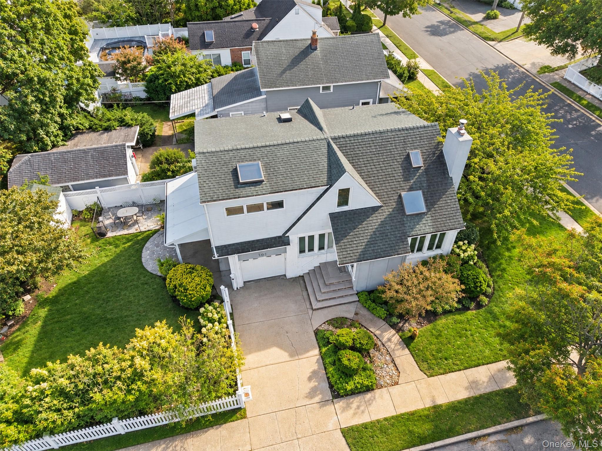 101 Tulip Place – For Sale photo 3
