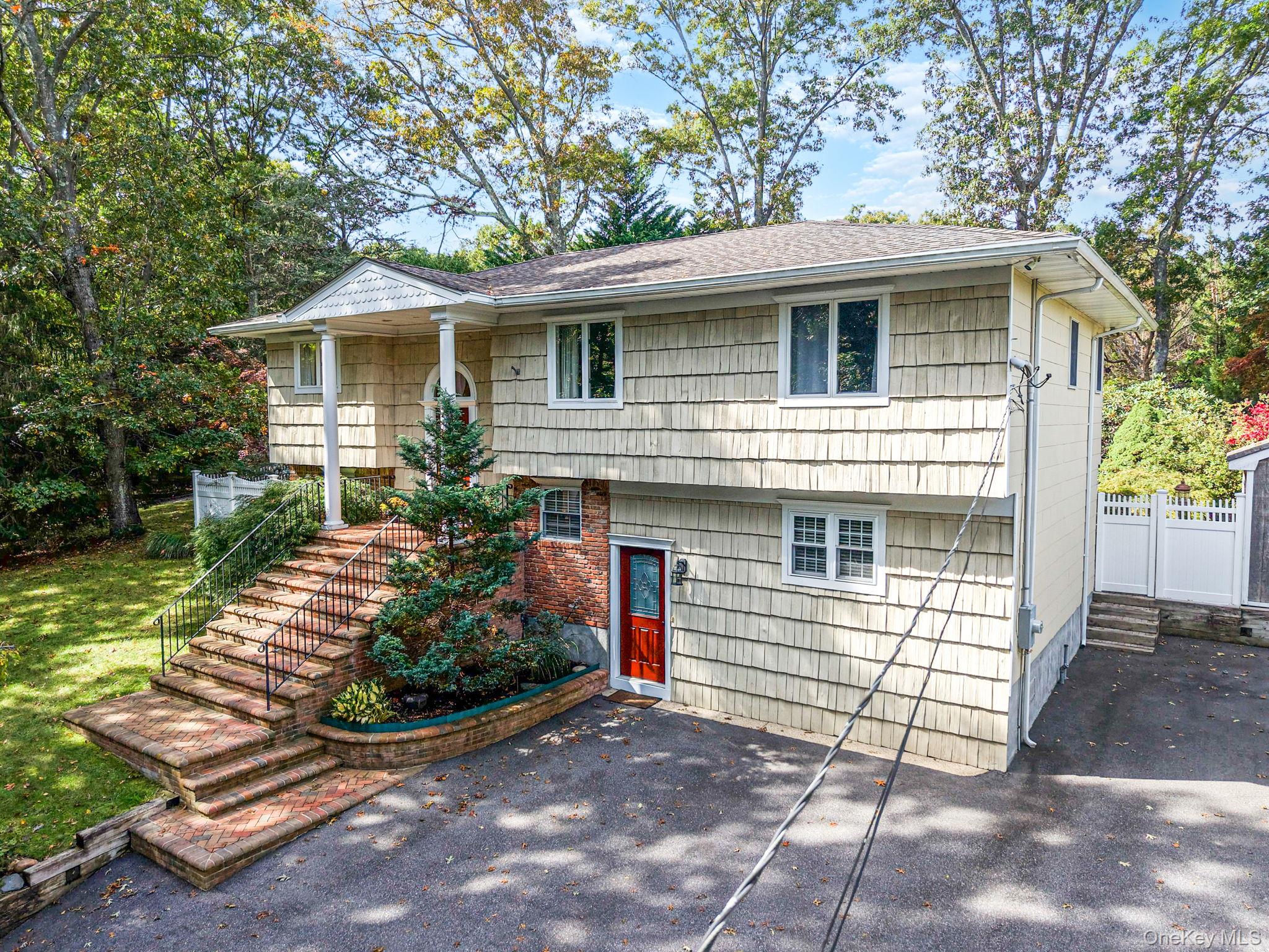 6 Wyandanch Boulevard – For Sale
