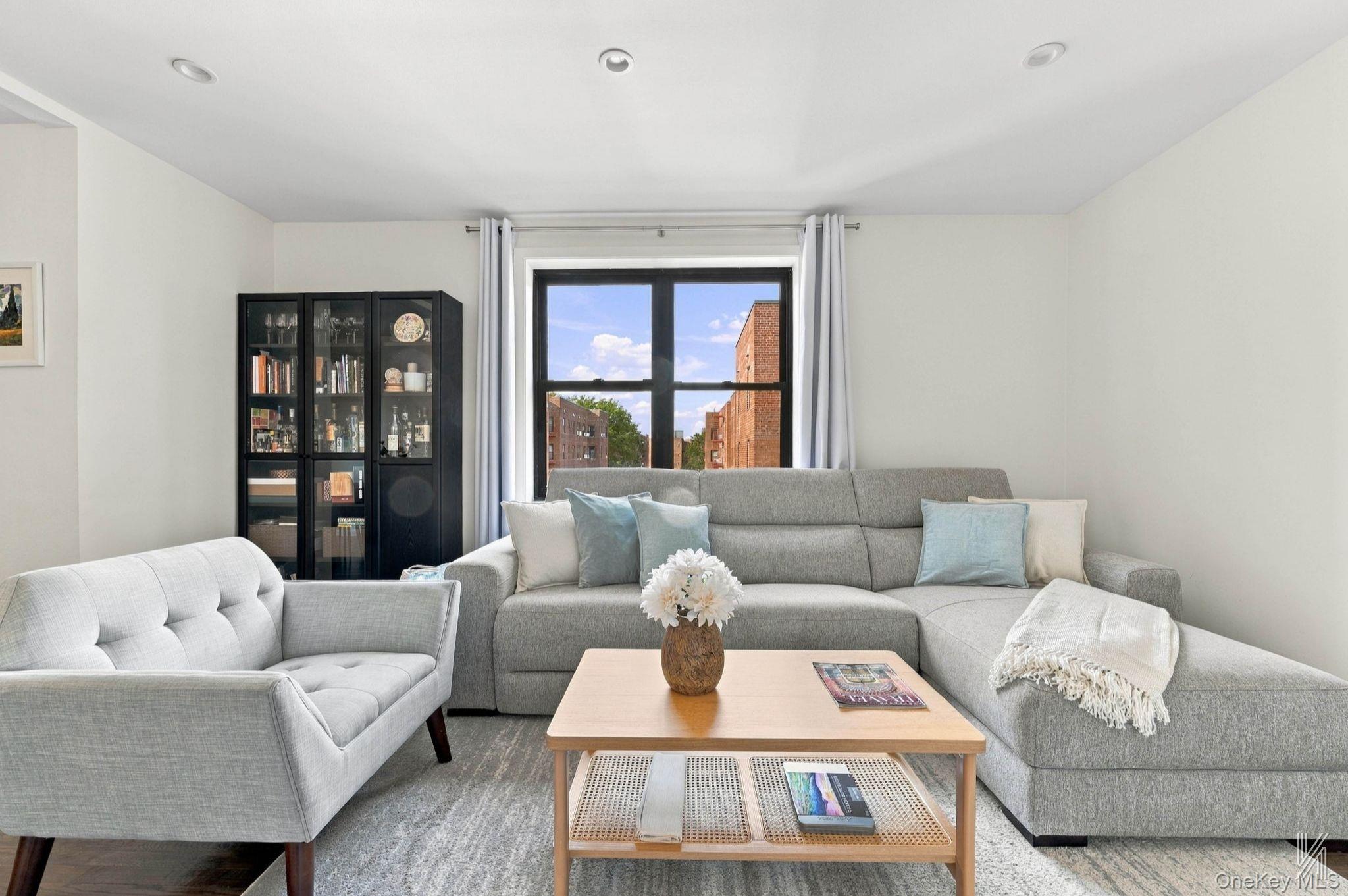 88-09 Northern Boulevard, Unit 506 photo 2