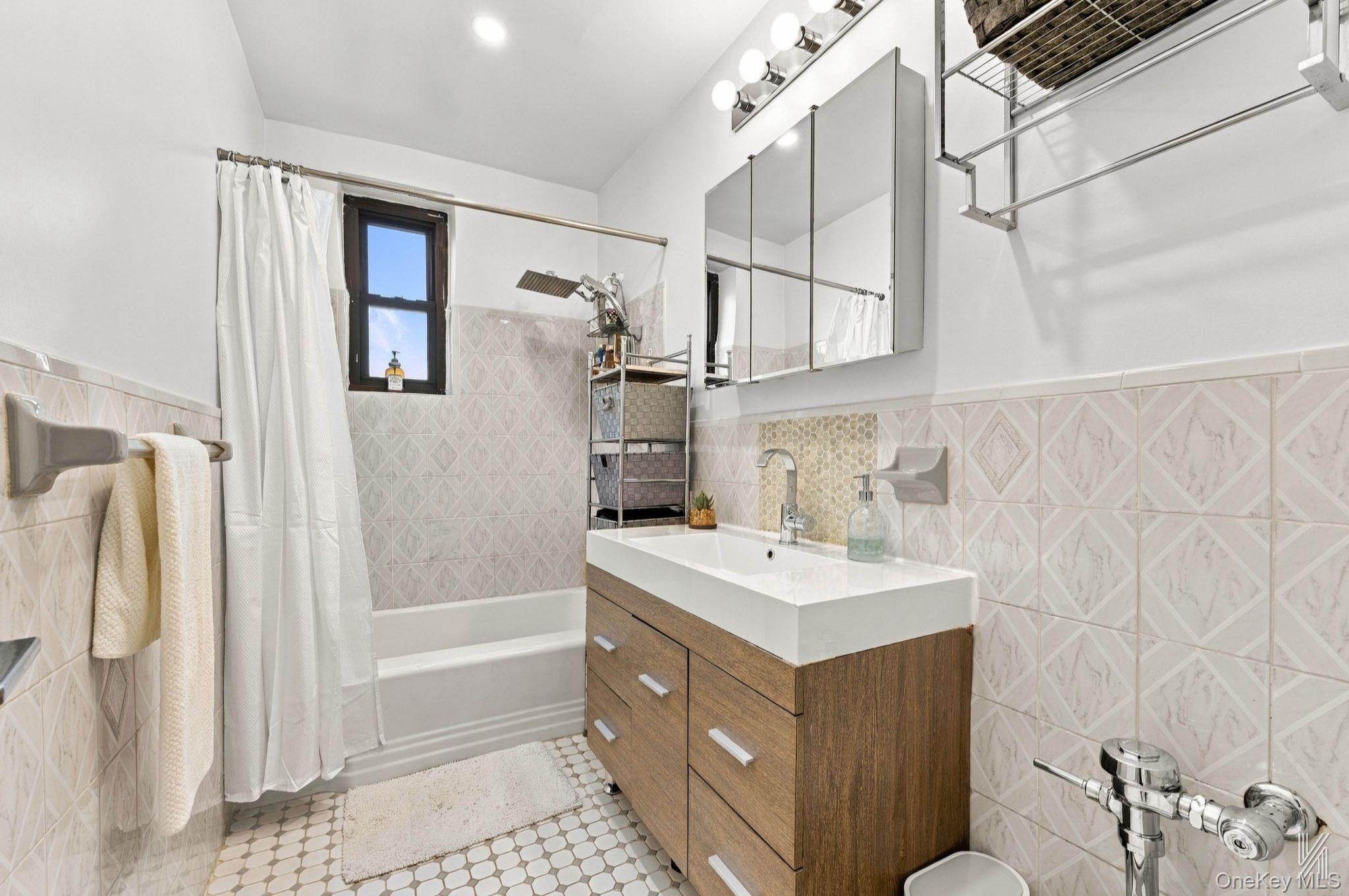 88-09 Northern Boulevard, Unit 506 photo 24