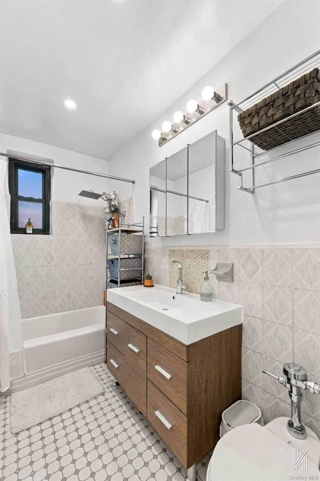 88-09 Northern Boulevard, Unit 506 photo 23