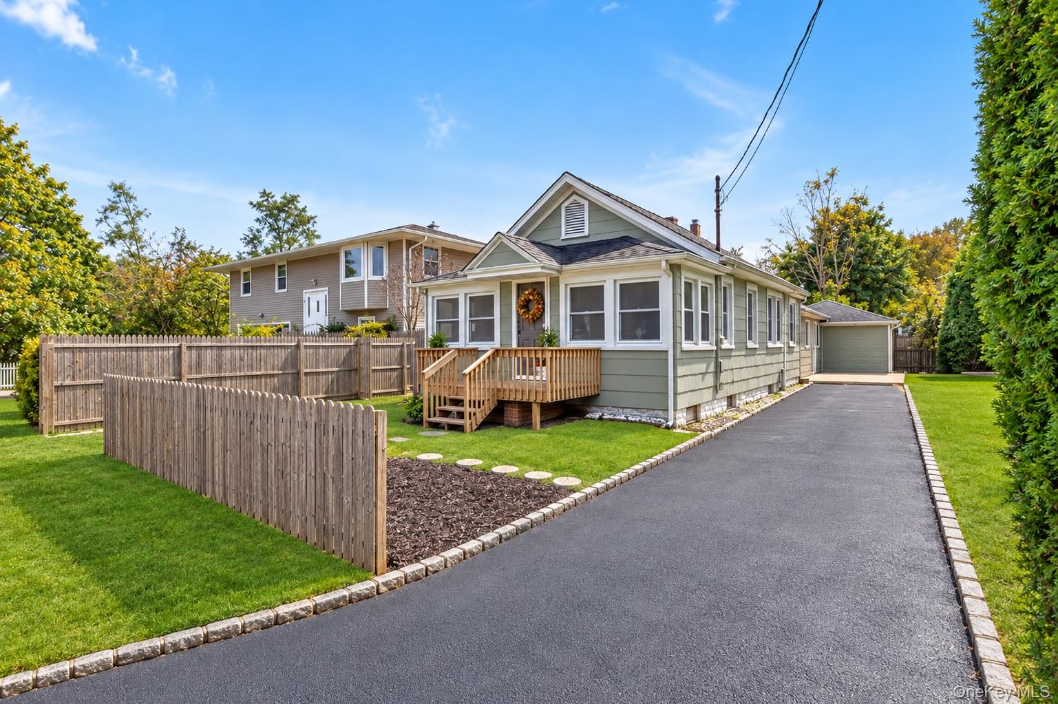 8 Rockne Street – For Sale photo 2