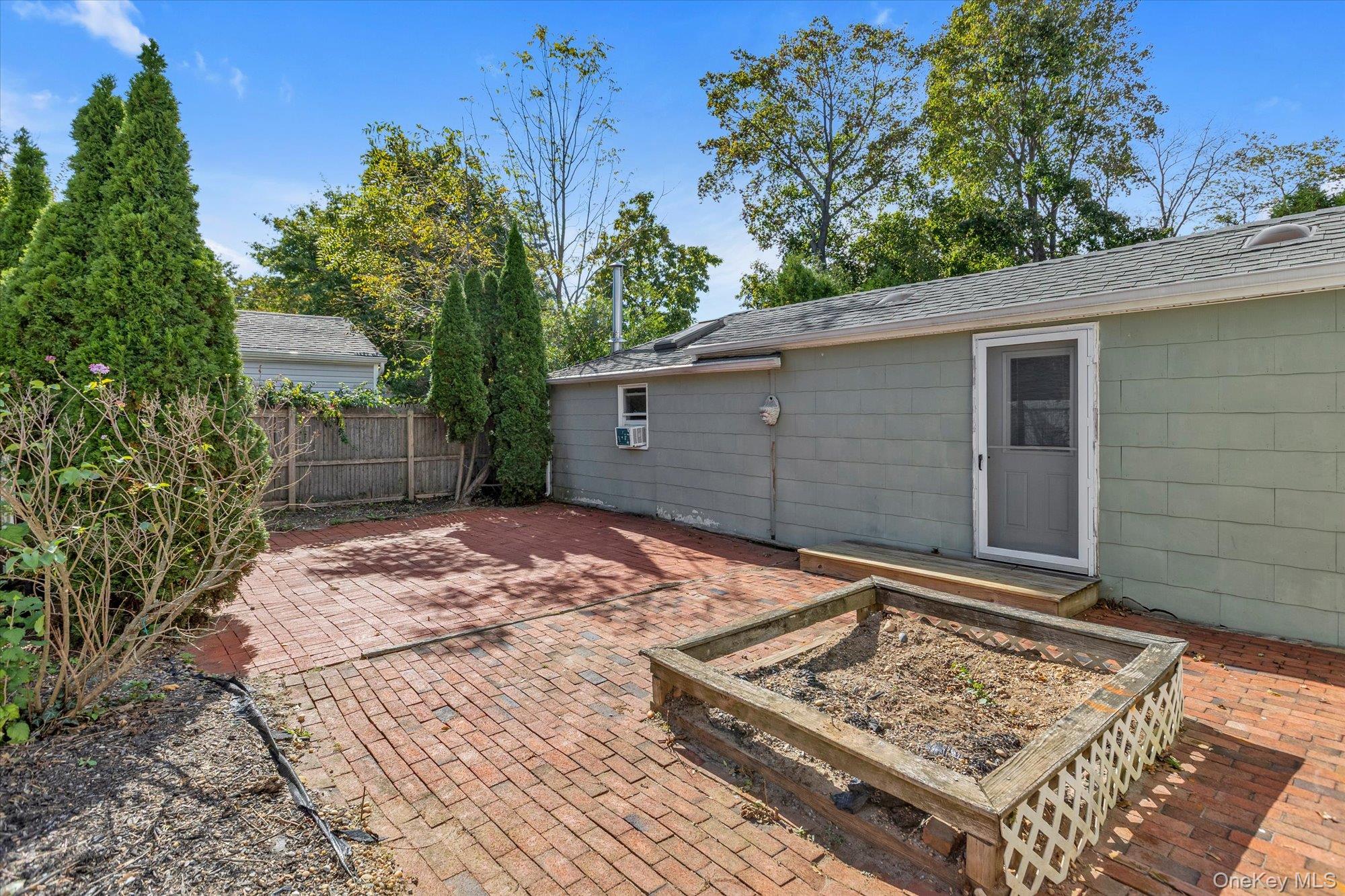 8 Rockne Street – For Sale photo 16