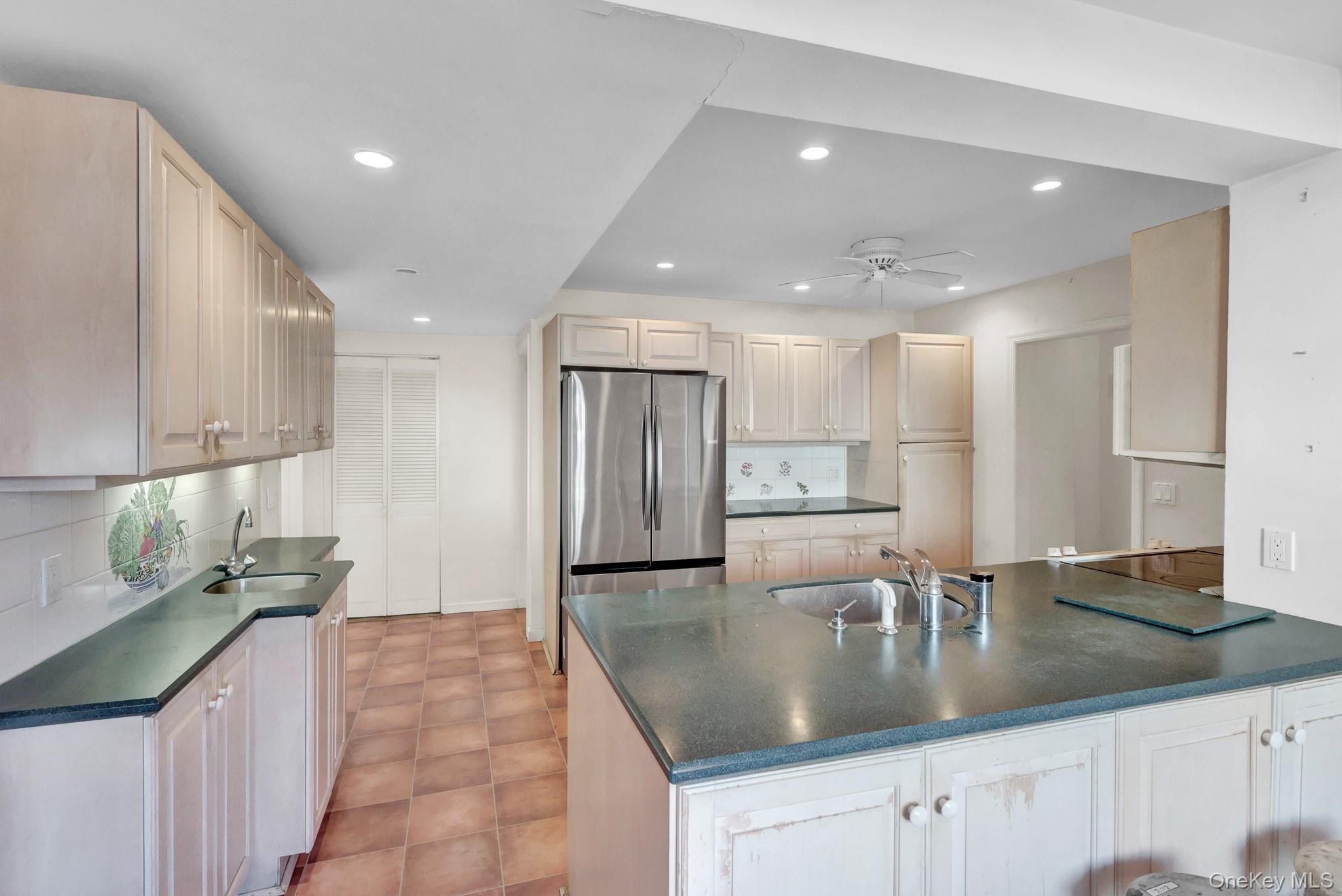 80 Concourse E – For Sale photo 22