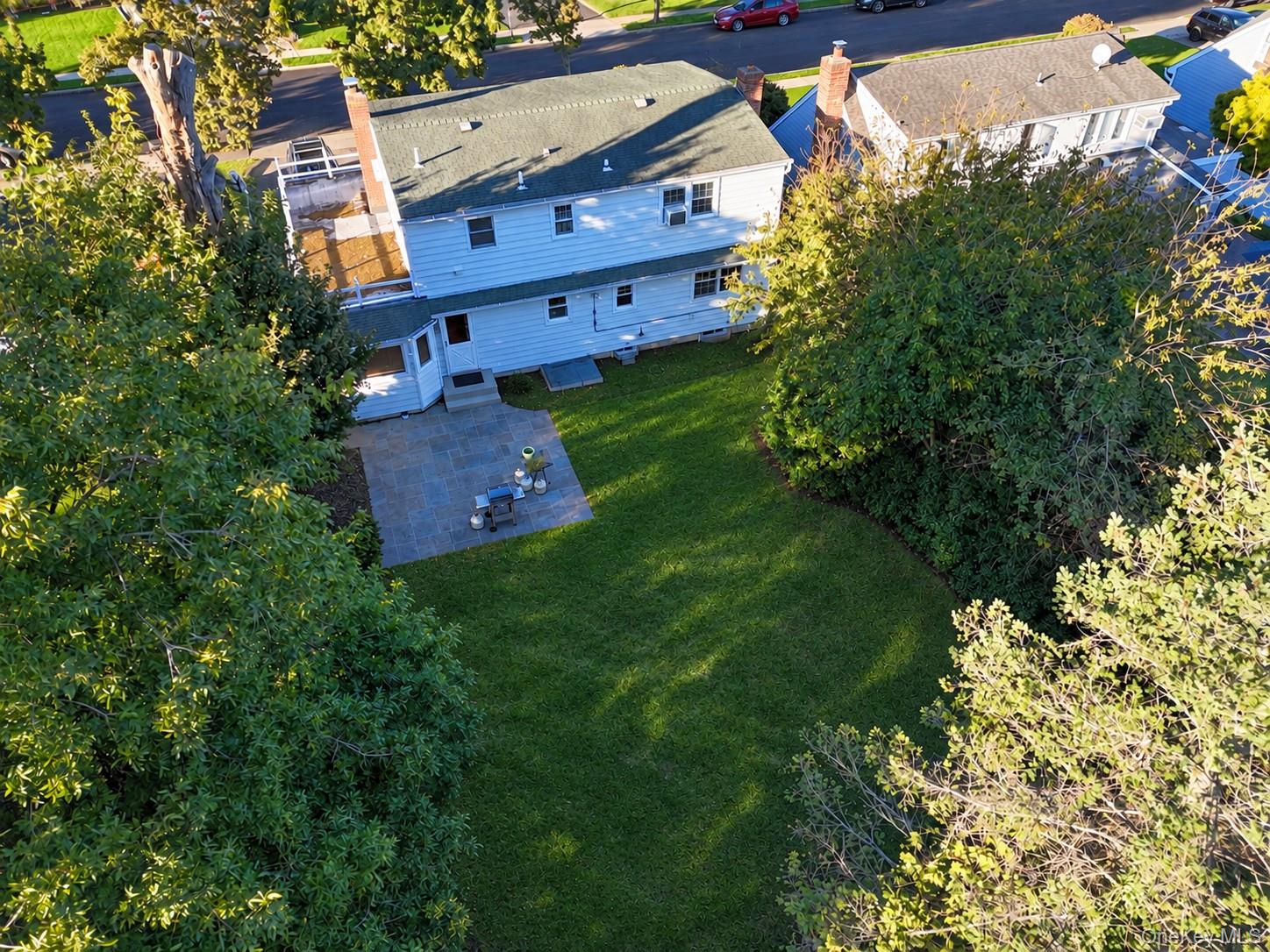 11 University Place – For Sale photo 2