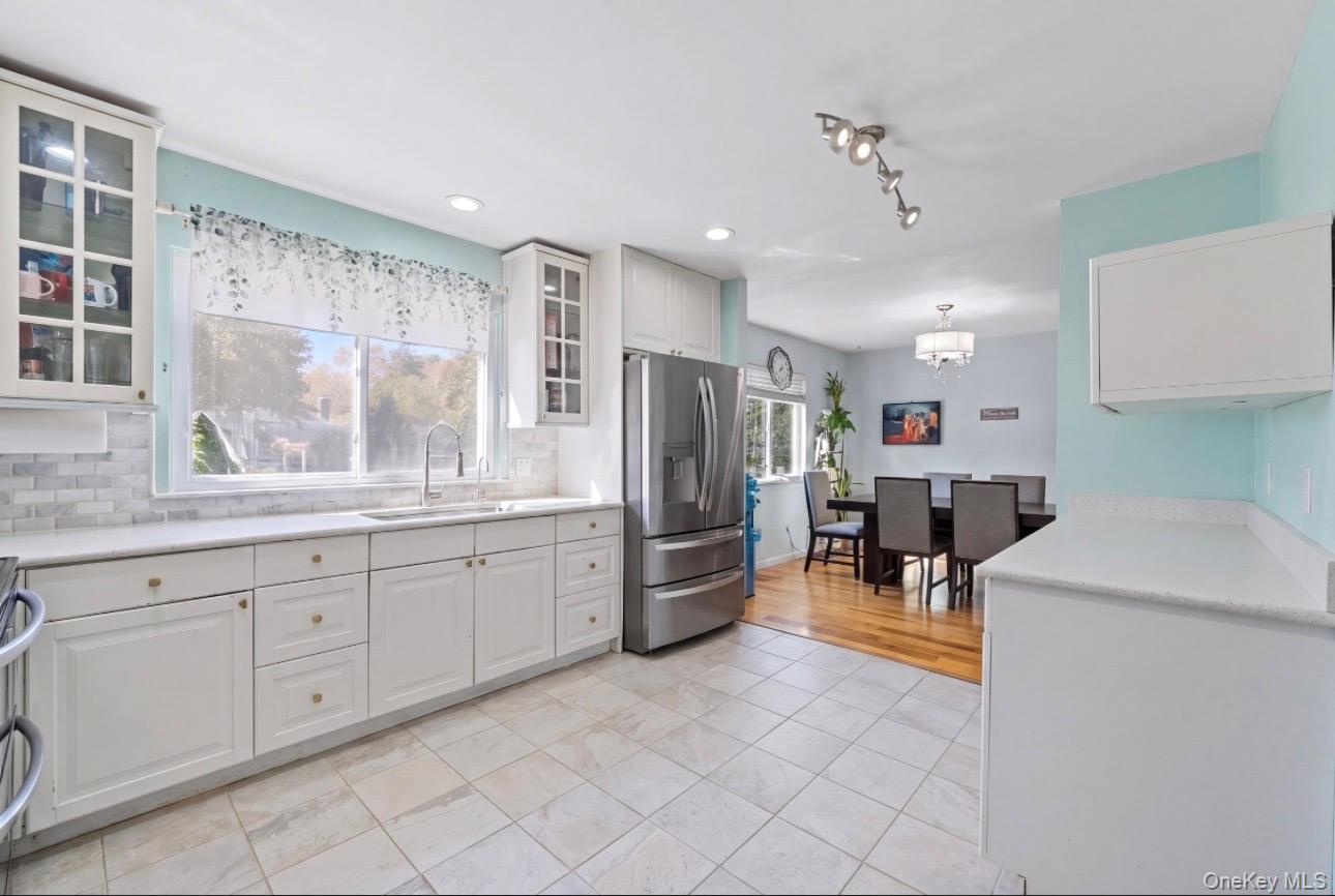 18 Magic Mountain Drive – For Sale photo 2