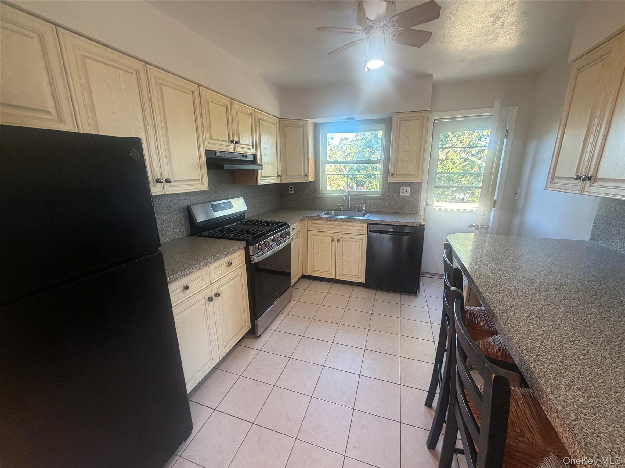 325 Glenbrook Avenue, Unit 2 photo 3